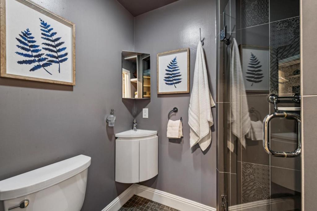 San Francisco, California, 94134, United States, 3 Bedrooms Bedrooms, ,2 BathroomsBathrooms,Residential,For Sale,1943072