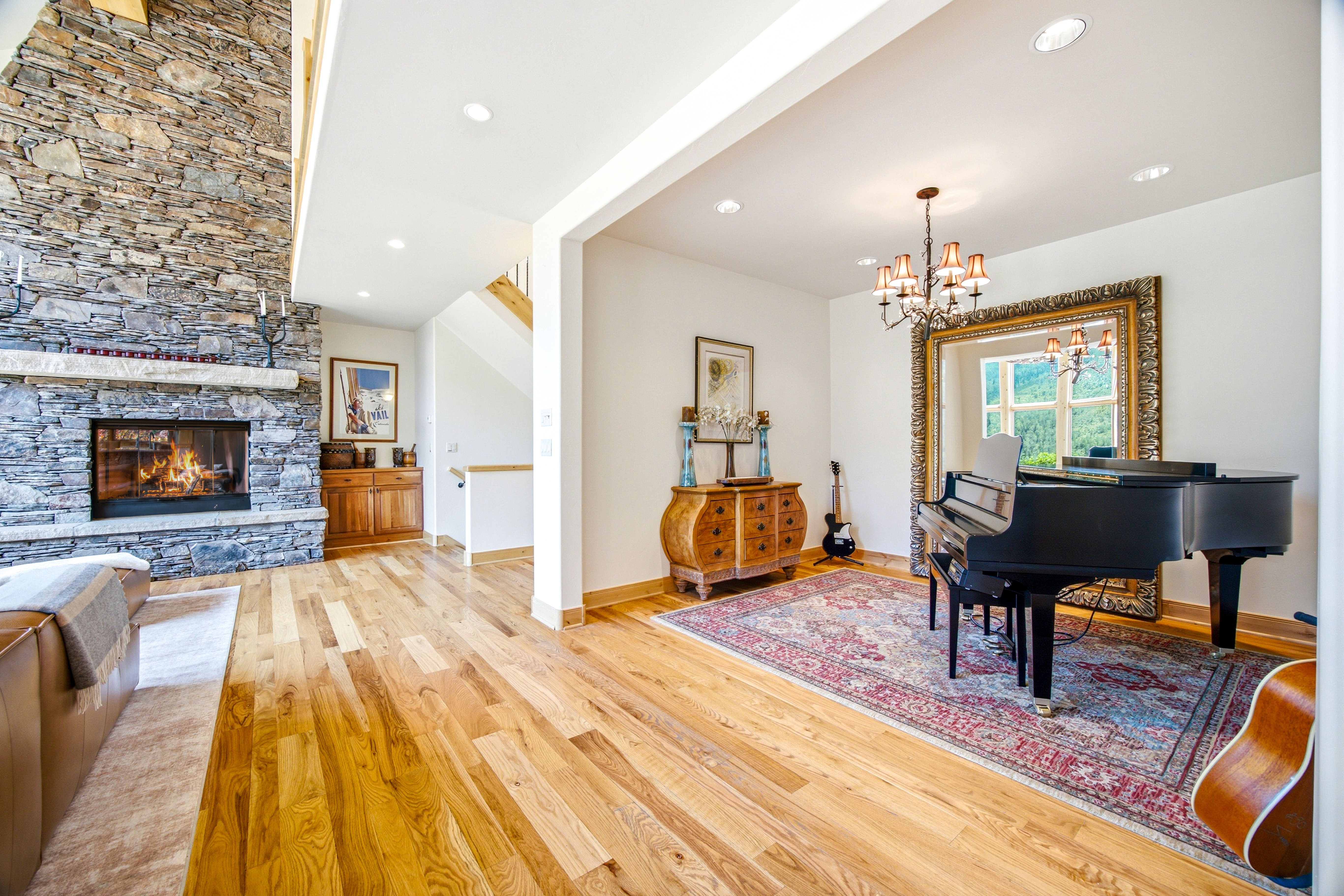  Custom-built, Single-family Home in the Exclusive Grand Traverse Neighborhood - 物件實景