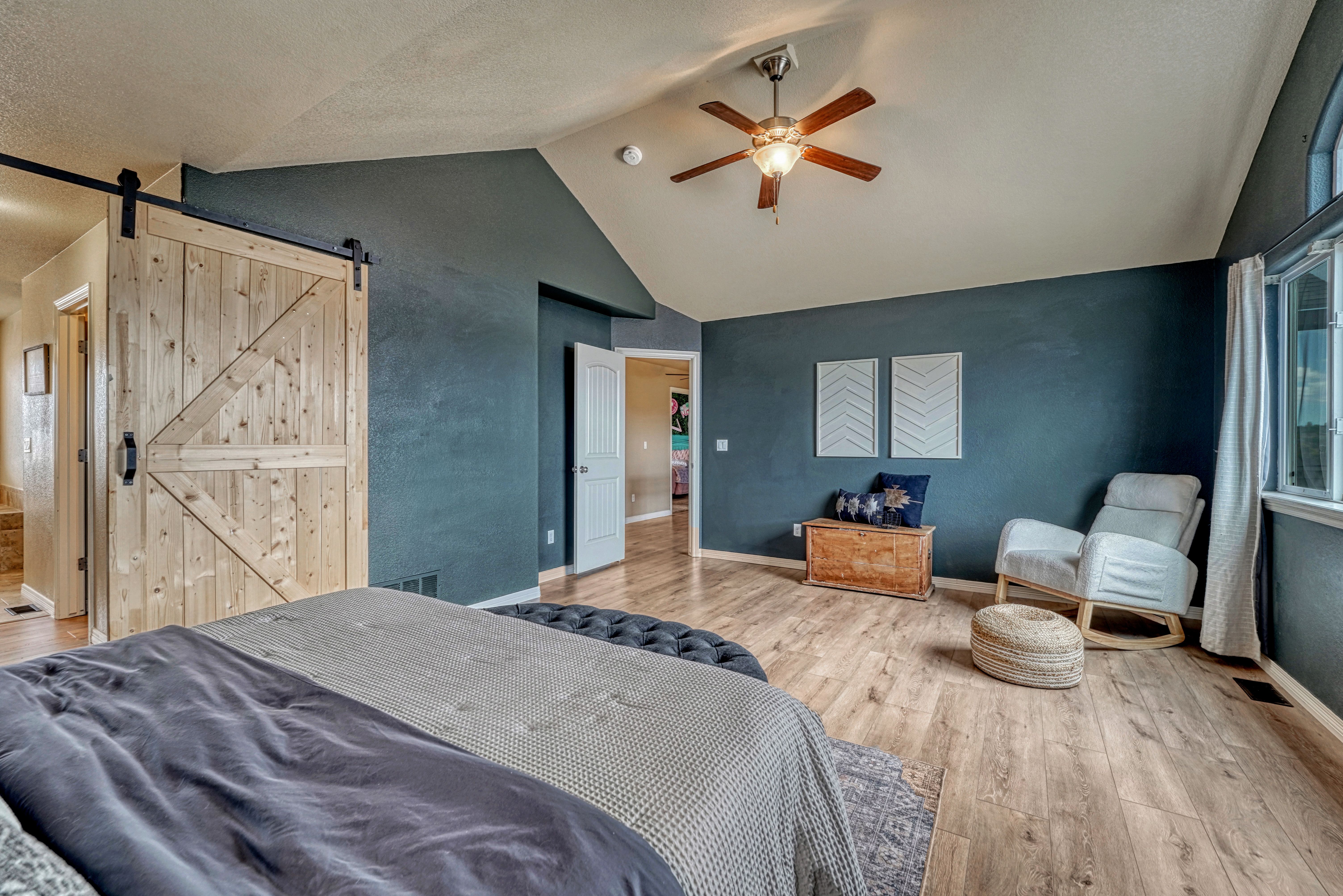  Exceptionally Updated Residence in The Meadows at Lorson Ranch - 物件實景