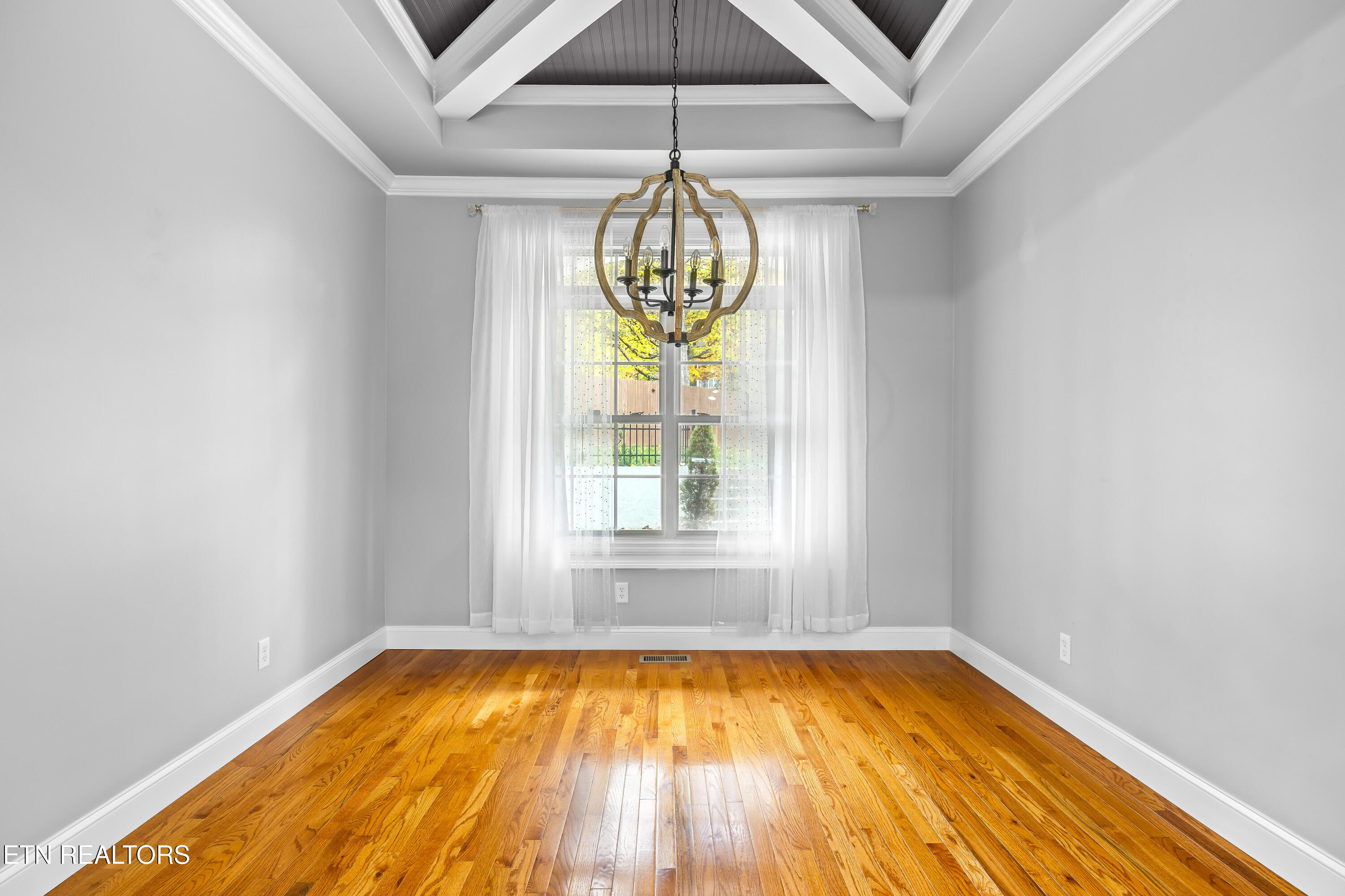 Maryville, Tennessee, 37803, United States, 4 Bedrooms Bedrooms, ,5 BathroomsBathrooms,Residential,For Sale,1984597