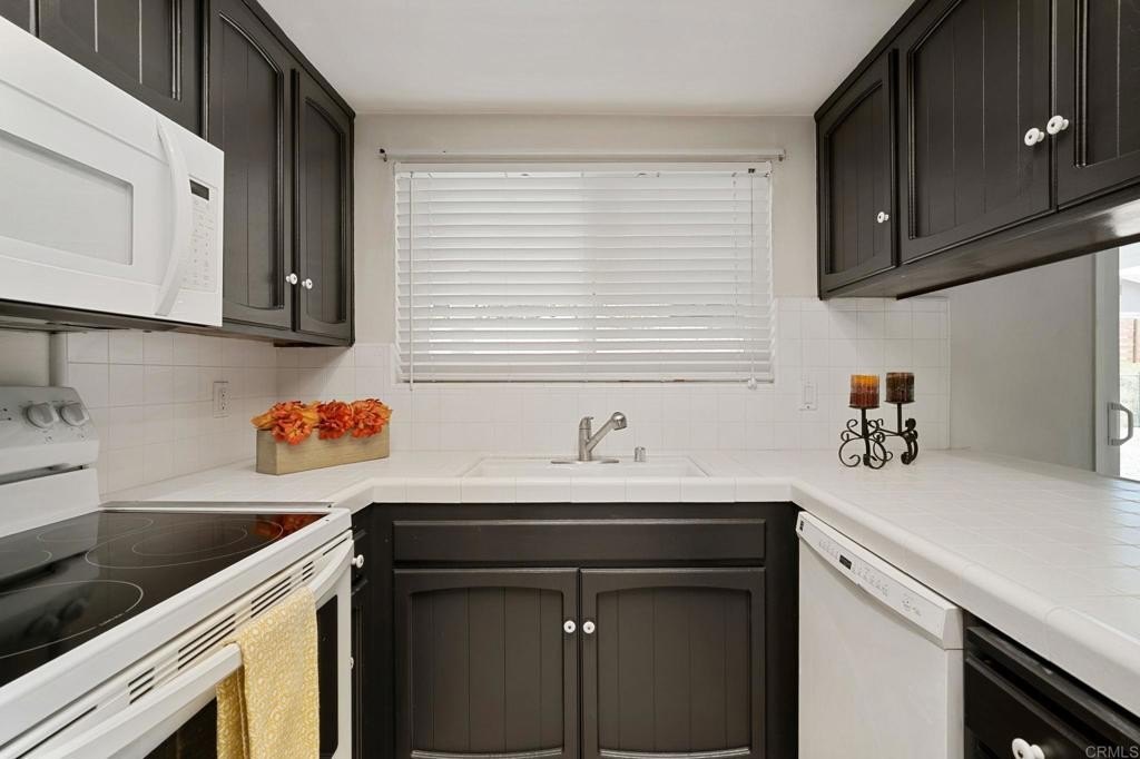 Escondido, California, 92026, United States, 2 Bedrooms Bedrooms, ,2 BathroomsBathrooms,Residential,For Sale,1942214
