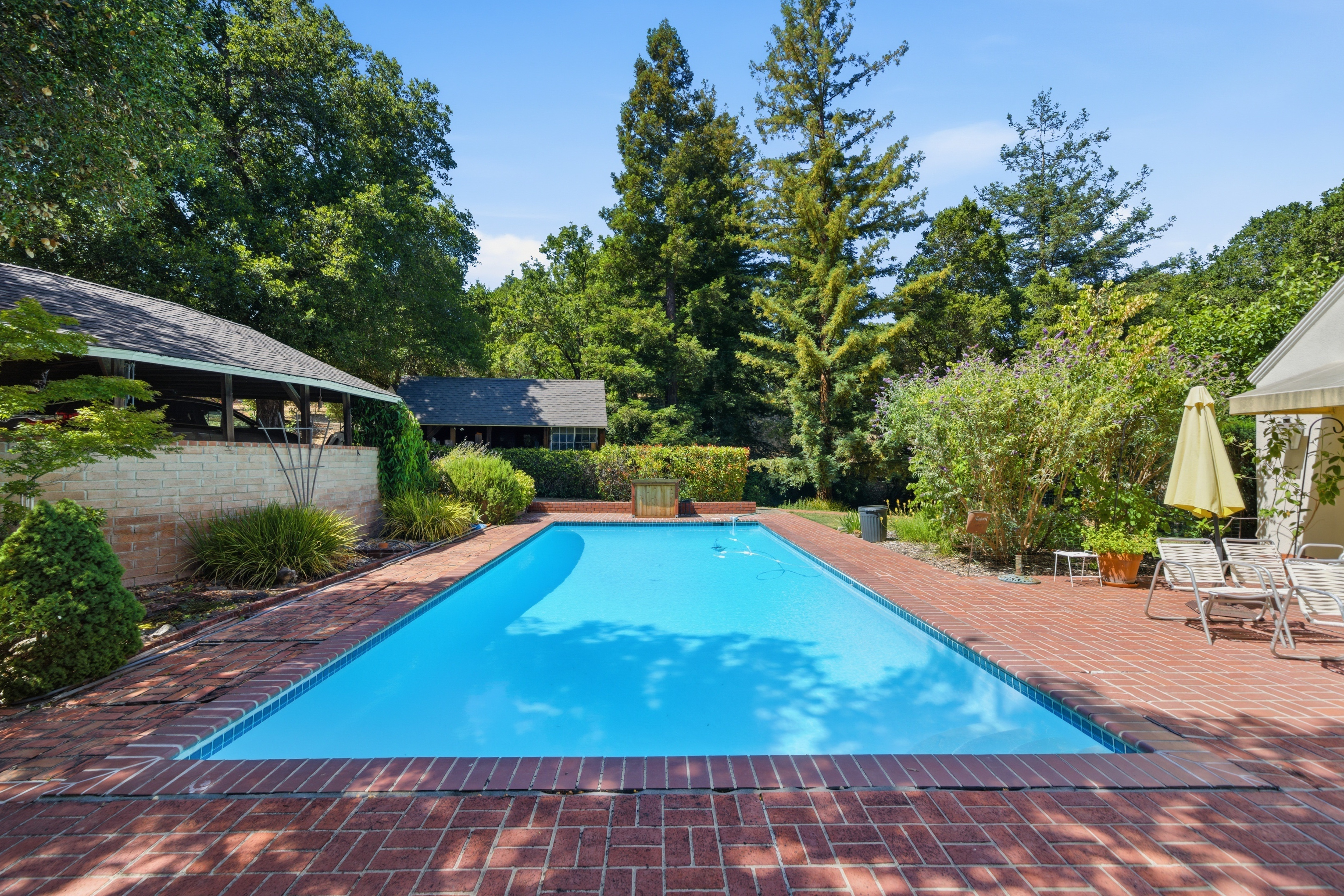  Extraordinary Acre Estate with Development Potential in a Prime Location - 物件實景
