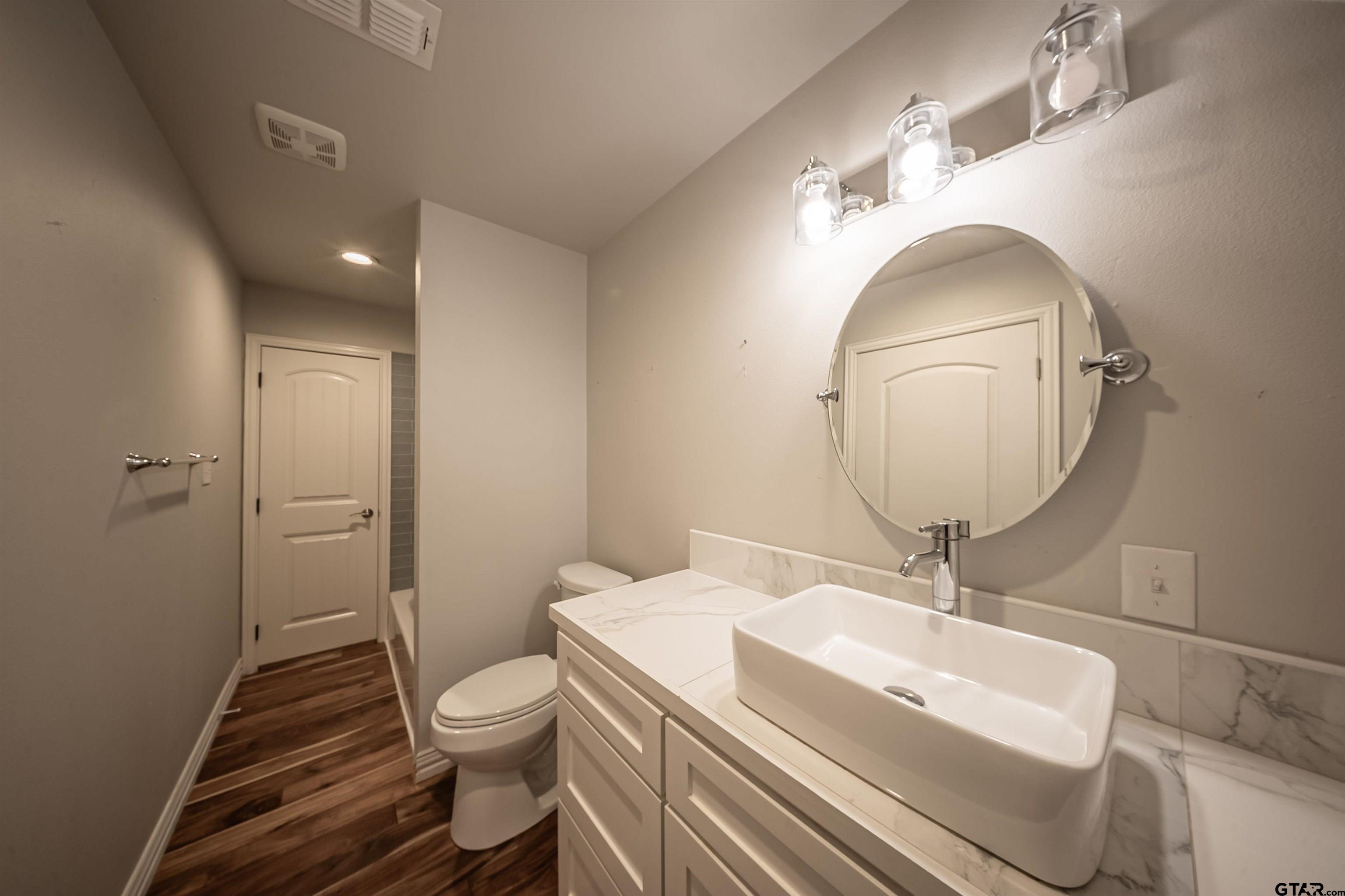 Lindale, Texas, 75771, United States, 4 Bedrooms Bedrooms, ,4 BathroomsBathrooms,Residential,For Sale,1992083