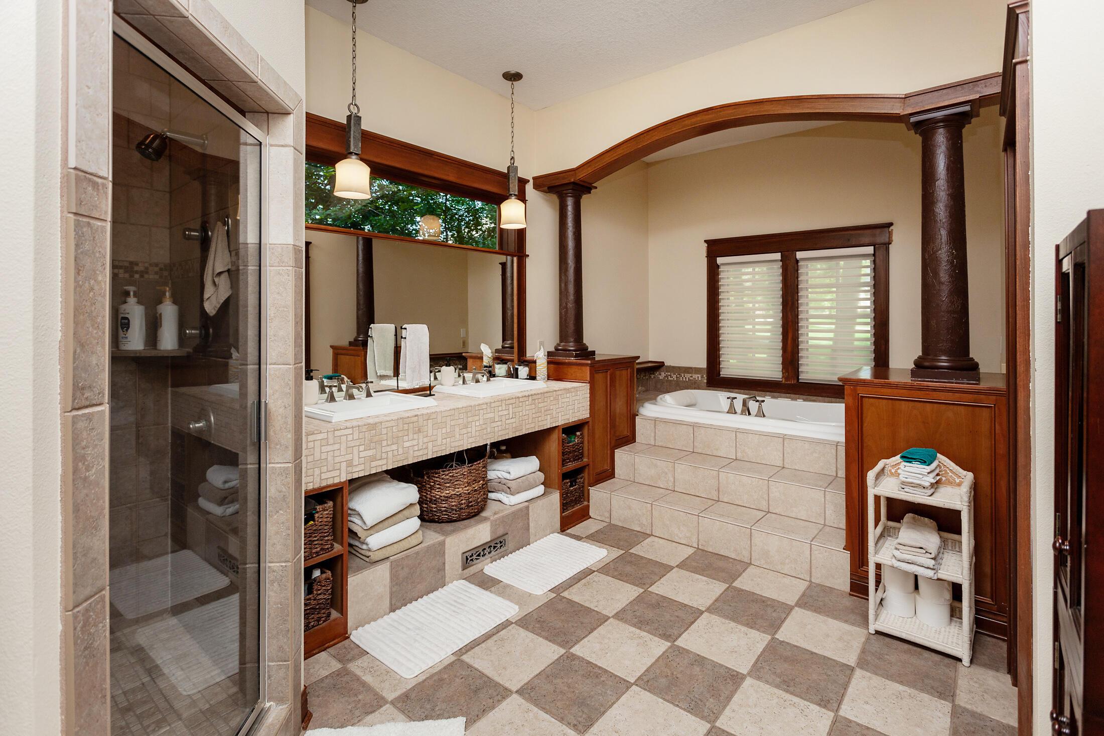 Polk City, Iowa, 50226, United States, 5 Bedrooms Bedrooms, ,5 BathroomsBathrooms,Residential,For Sale,1915594