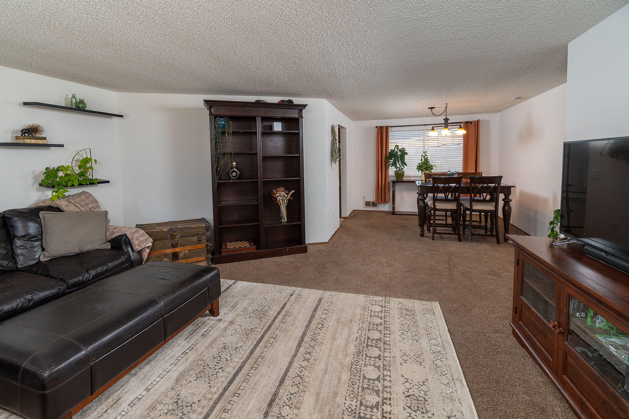 Bend, Oregon, 97701, United States, 3 Bedrooms Bedrooms, ,2 BathroomsBathrooms,Residential,For Sale,1913585