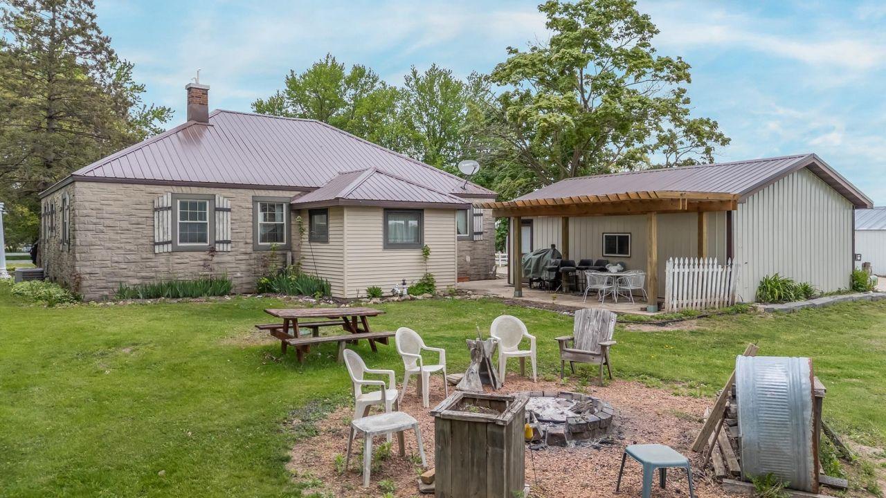 HORTONVILLE, Wisconsin, 54944, United States, 3 Bedrooms Bedrooms, ,2 BathroomsBathrooms,Residential,For Sale,1827520