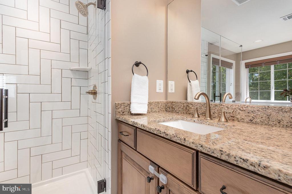 Fredericksburg, Virginia, 22406, United States, 5 Bedrooms Bedrooms, ,4 BathroomsBathrooms,Residential,For Sale,1932908