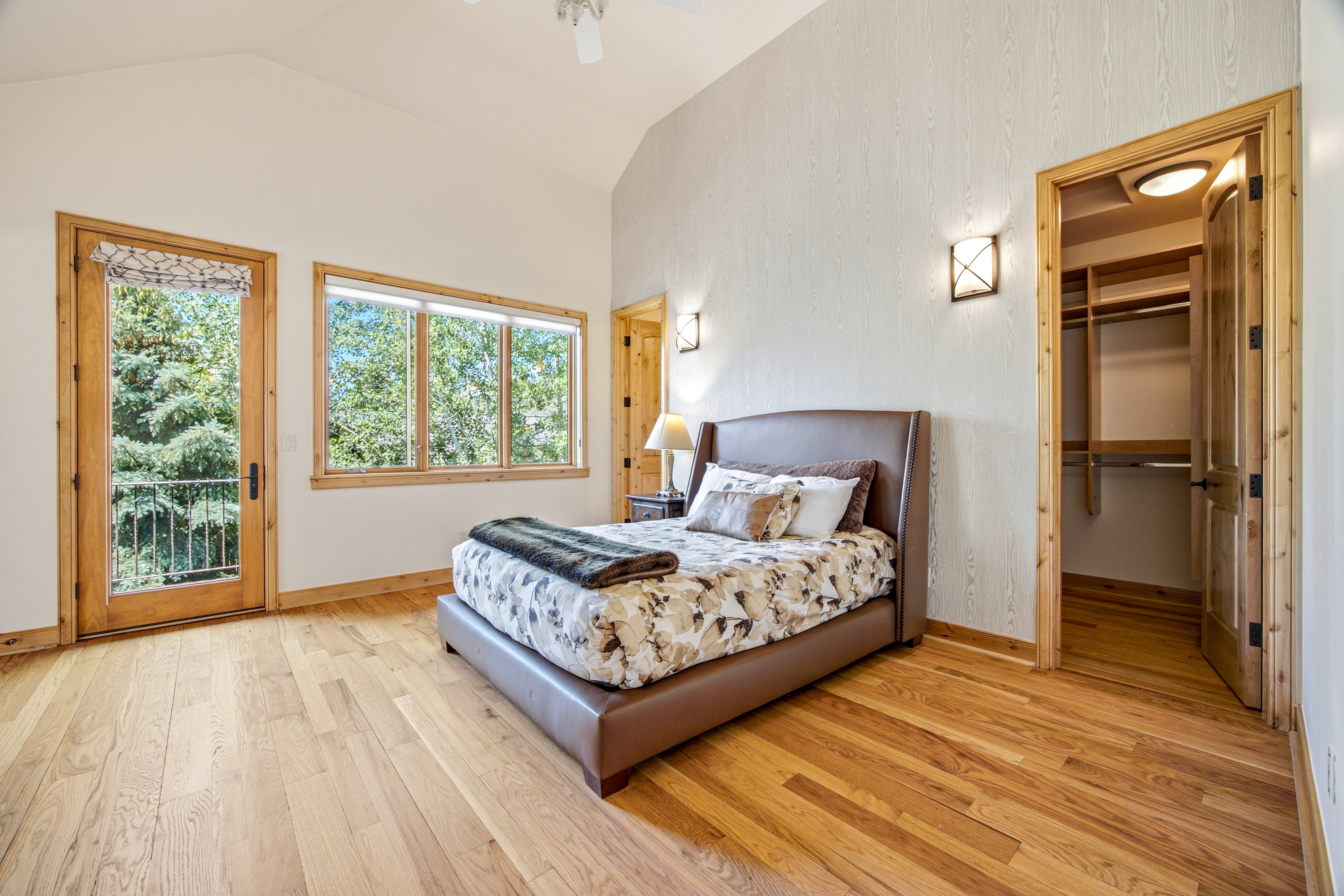  Custom-built, Single-family Home in the Exclusive Grand Traverse Neighborhood - 物件實景