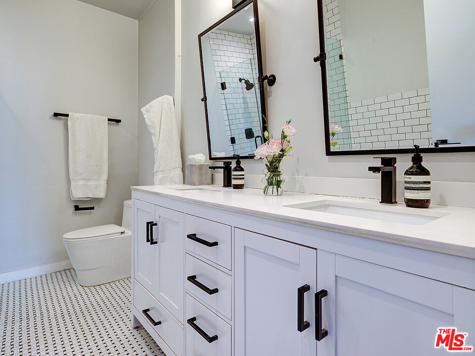 Los Angeles, California, 90025, United States, 3 Bedrooms Bedrooms, ,3 BathroomsBathrooms,Residential,For Sale,1947986