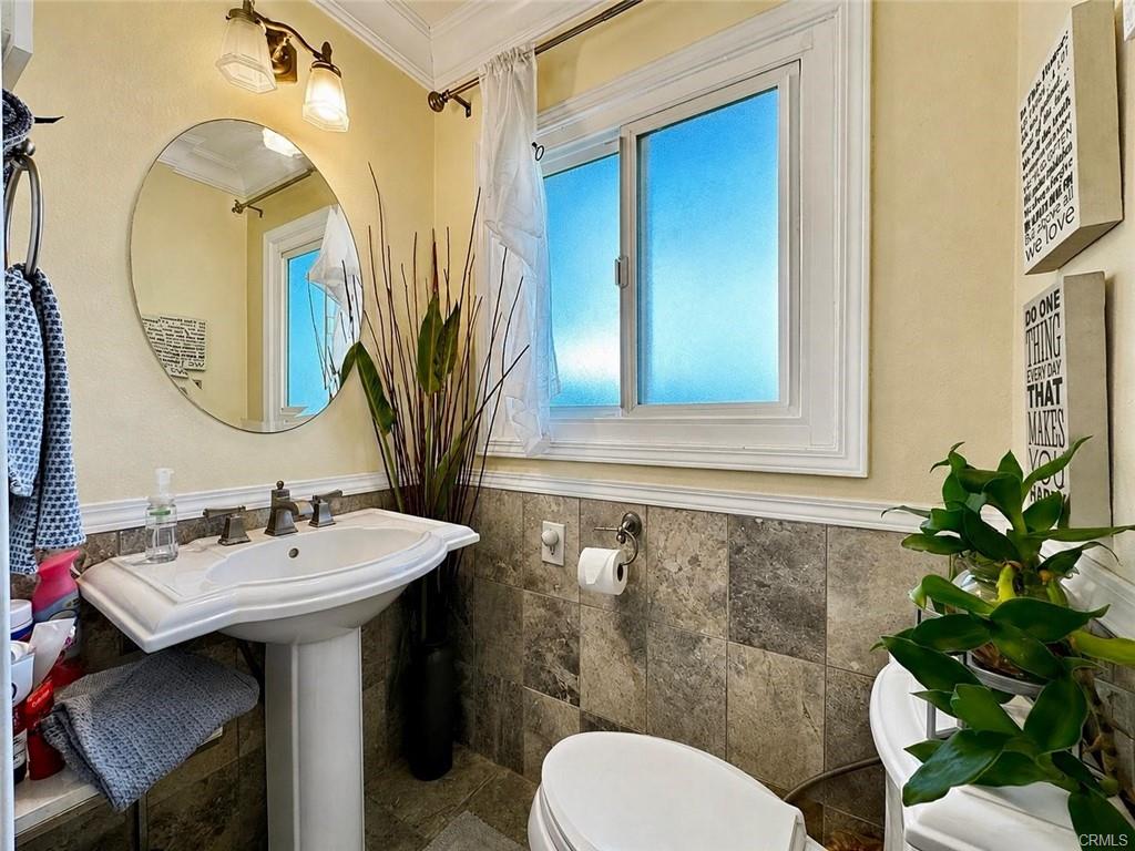Anaheim, California, 92801, United States, 4 Bedrooms Bedrooms, ,Residential,For Sale,2049399
