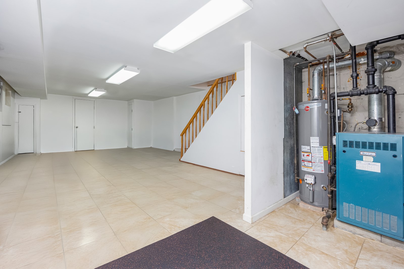 Middle Village, New York, 11379, United States, 3 Bedrooms Bedrooms, ,2 BathroomsBathrooms,Residential,For Sale,1933512