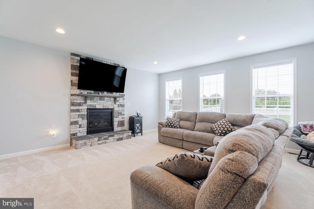 Charles Town, West Virginia, 25414, United States, 4 Bedrooms Bedrooms, ,5 BathroomsBathrooms,Residential,For Sale,1965453