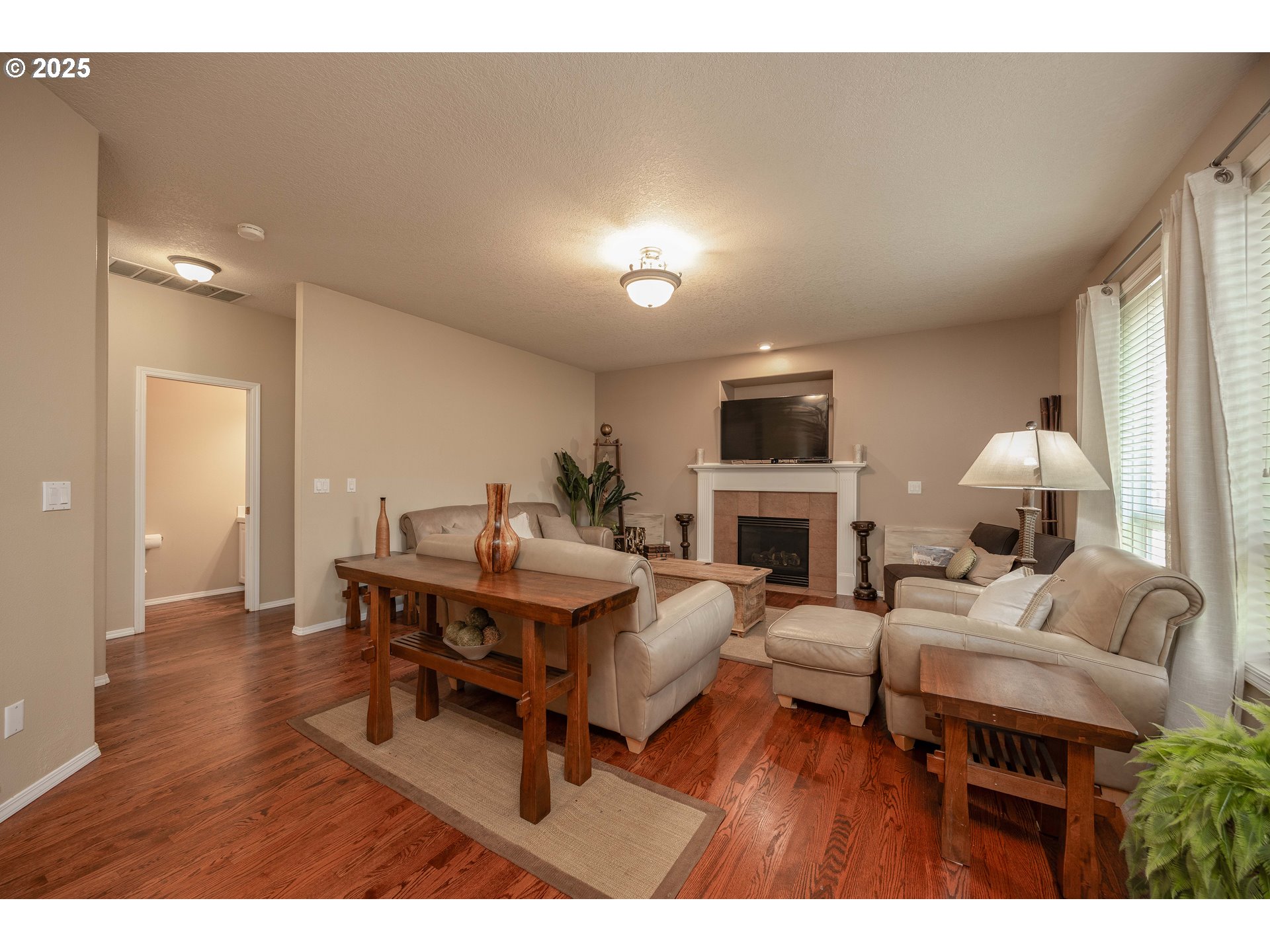 Portland, Oregon, 97229, United States, 4 Bedrooms Bedrooms, ,2 BathroomsBathrooms,Residential,For Sale,1877425