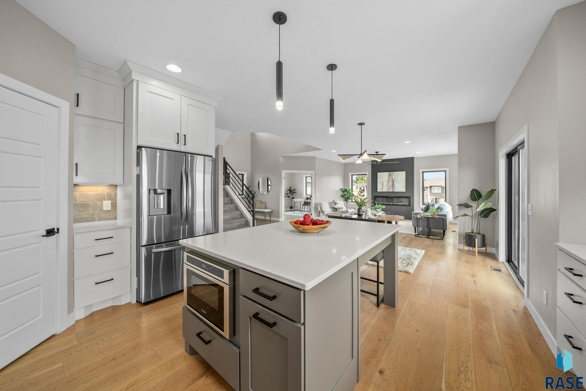 Sioux Falls, South Dakota, 57110, United States, 6 Bedrooms Bedrooms, ,4 BathroomsBathrooms,Residential,For Sale,1892157