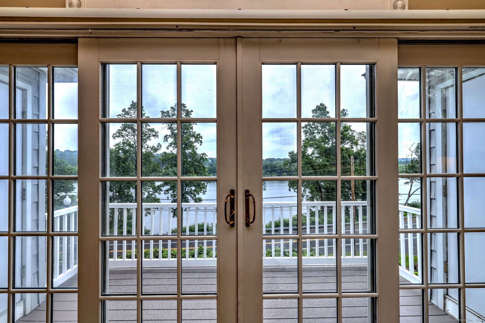 Shelton, Connecticut, 06484, United States, 2 Bedrooms Bedrooms, ,3 BathroomsBathrooms,Residential,For Sale,1933368