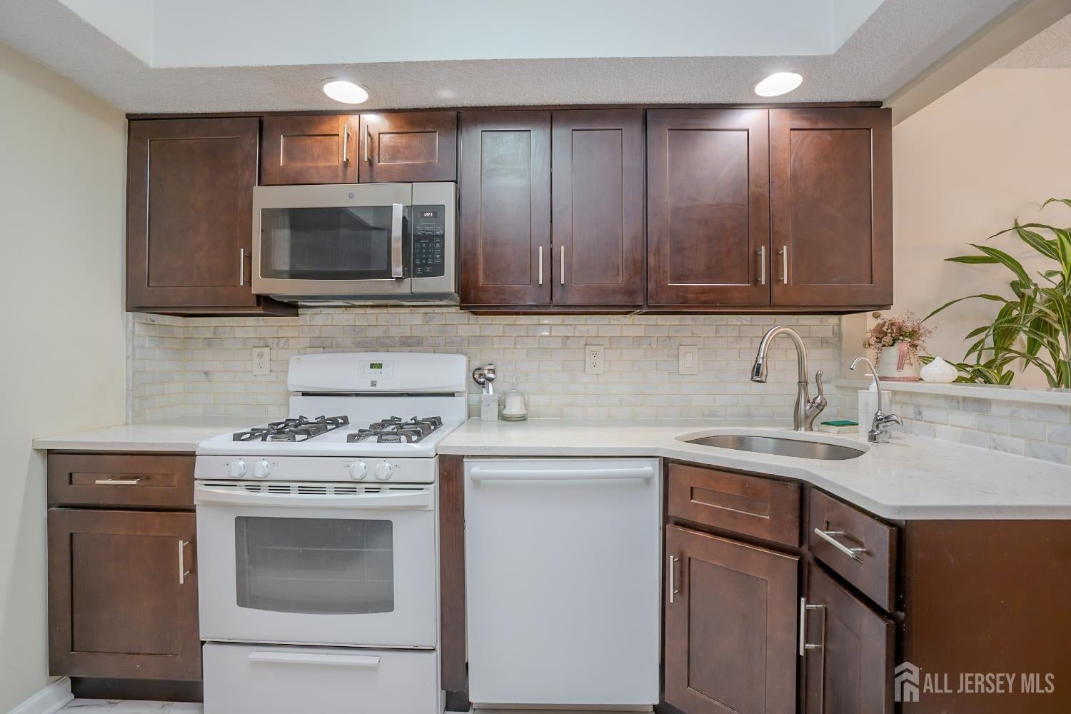 East Brunswick, New Jersey, 08816, United States, 3 Bedrooms Bedrooms, ,3 BathroomsBathrooms,Residential,For Sale,1938426