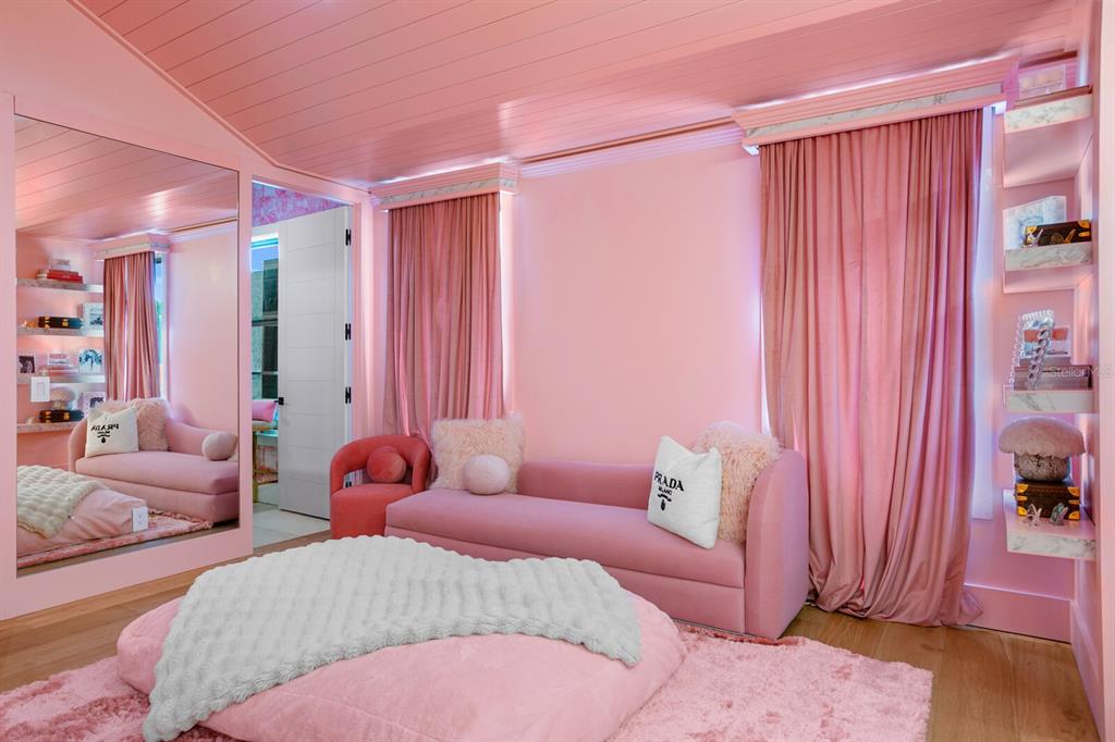 Tampa, Florida, 33629, United States, 4 Bedrooms Bedrooms, ,6 BathroomsBathrooms,Residential,For Sale,1932430