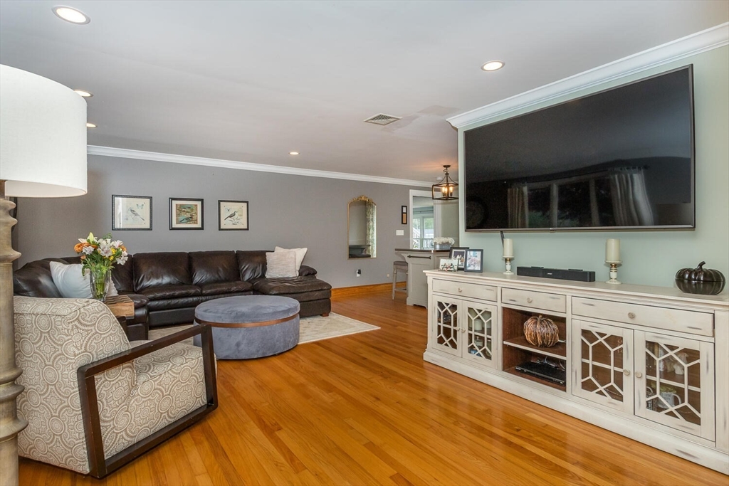 Mansfield, Massachusetts, 02048, United States, 3 Bedrooms Bedrooms, ,2 BathroomsBathrooms,Residential,For Sale,1991006