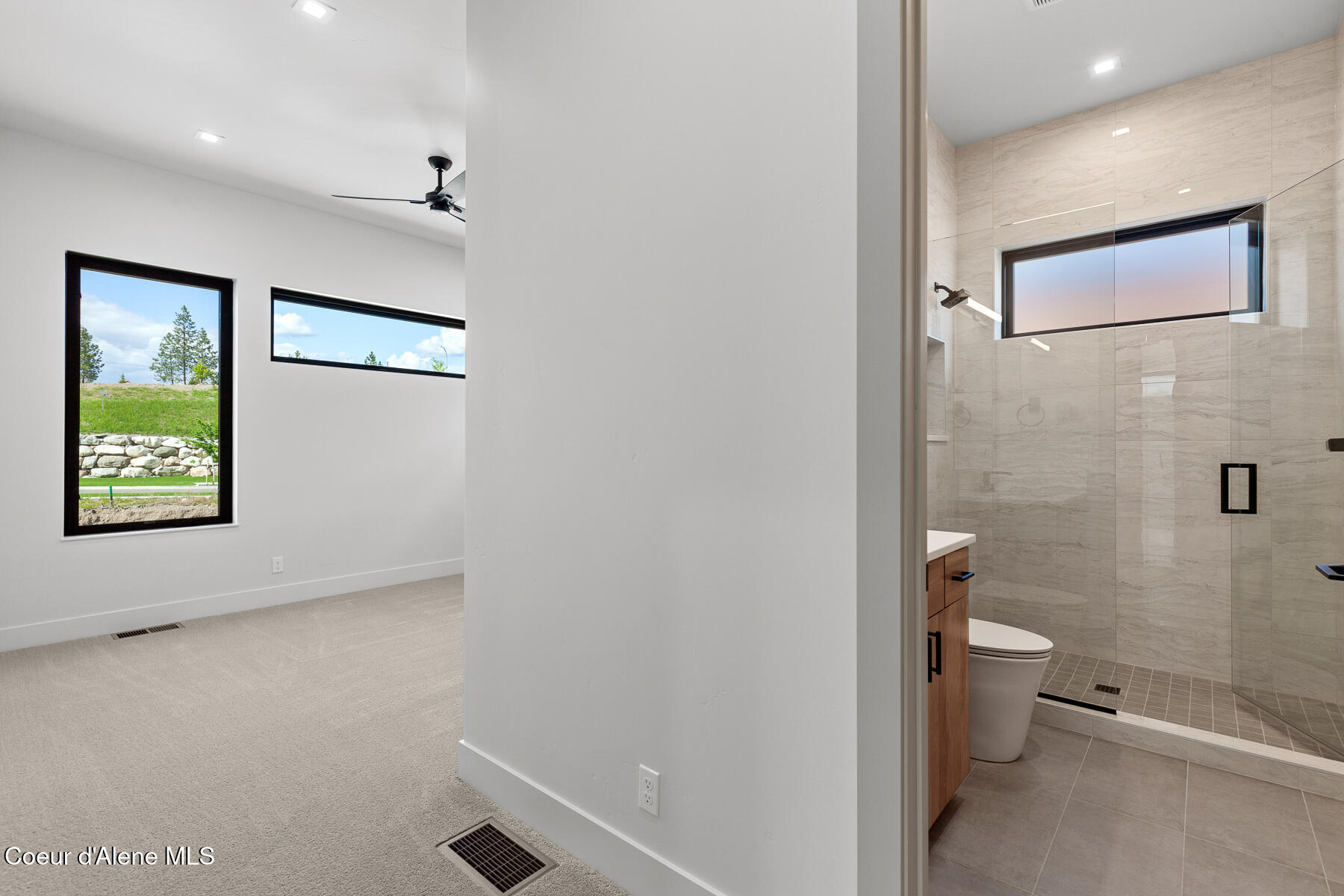 Coeur d'Alene, Idaho, 83814, United States, 3 Bedrooms Bedrooms, ,4 BathroomsBathrooms,Residential,For Sale,1823259