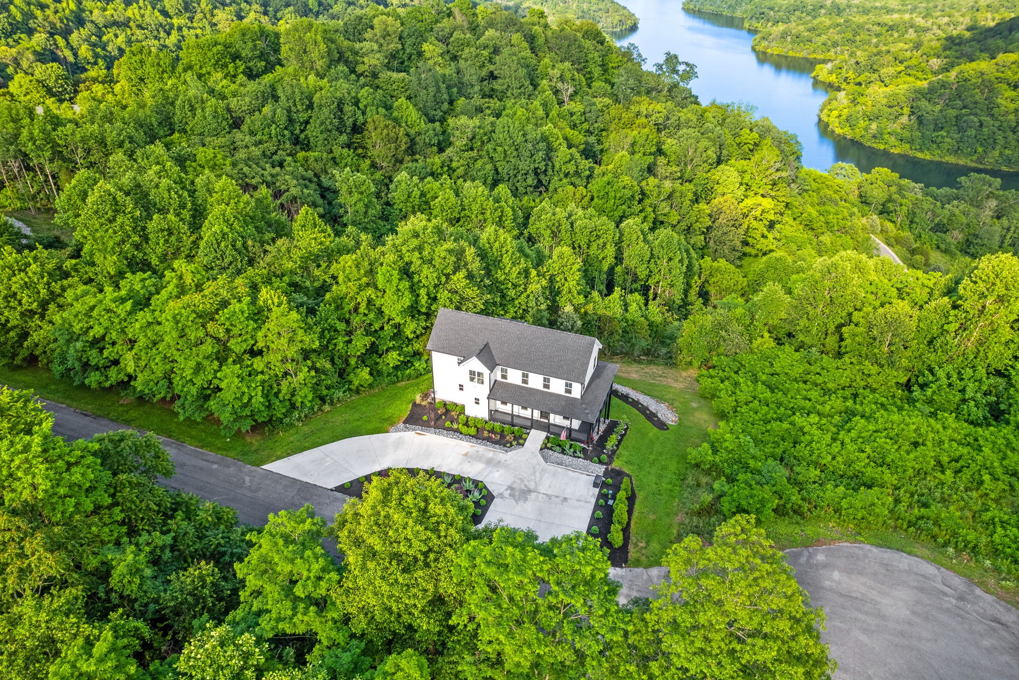 Smithville, Tennessee, 37166, United States, 3 Bedrooms Bedrooms, ,4 BathroomsBathrooms,Residential,For Sale,1935020
