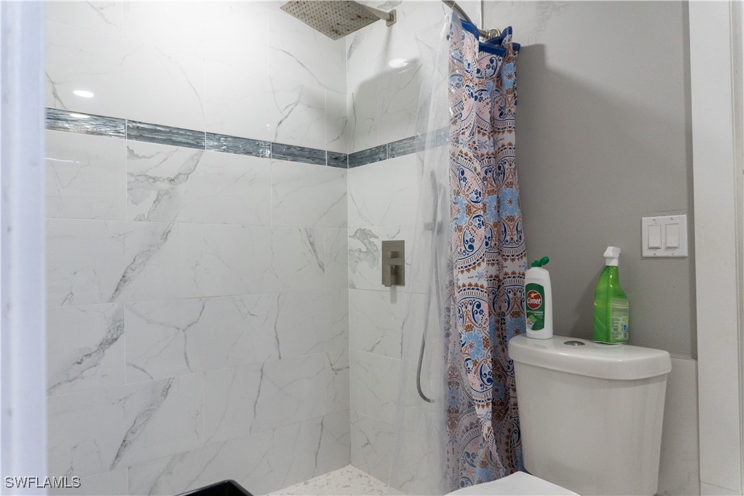 Fort Myers, Florida, 33916, United States, 4 Bedrooms Bedrooms, ,5 BathroomsBathrooms,Residential,For Sale,1975141