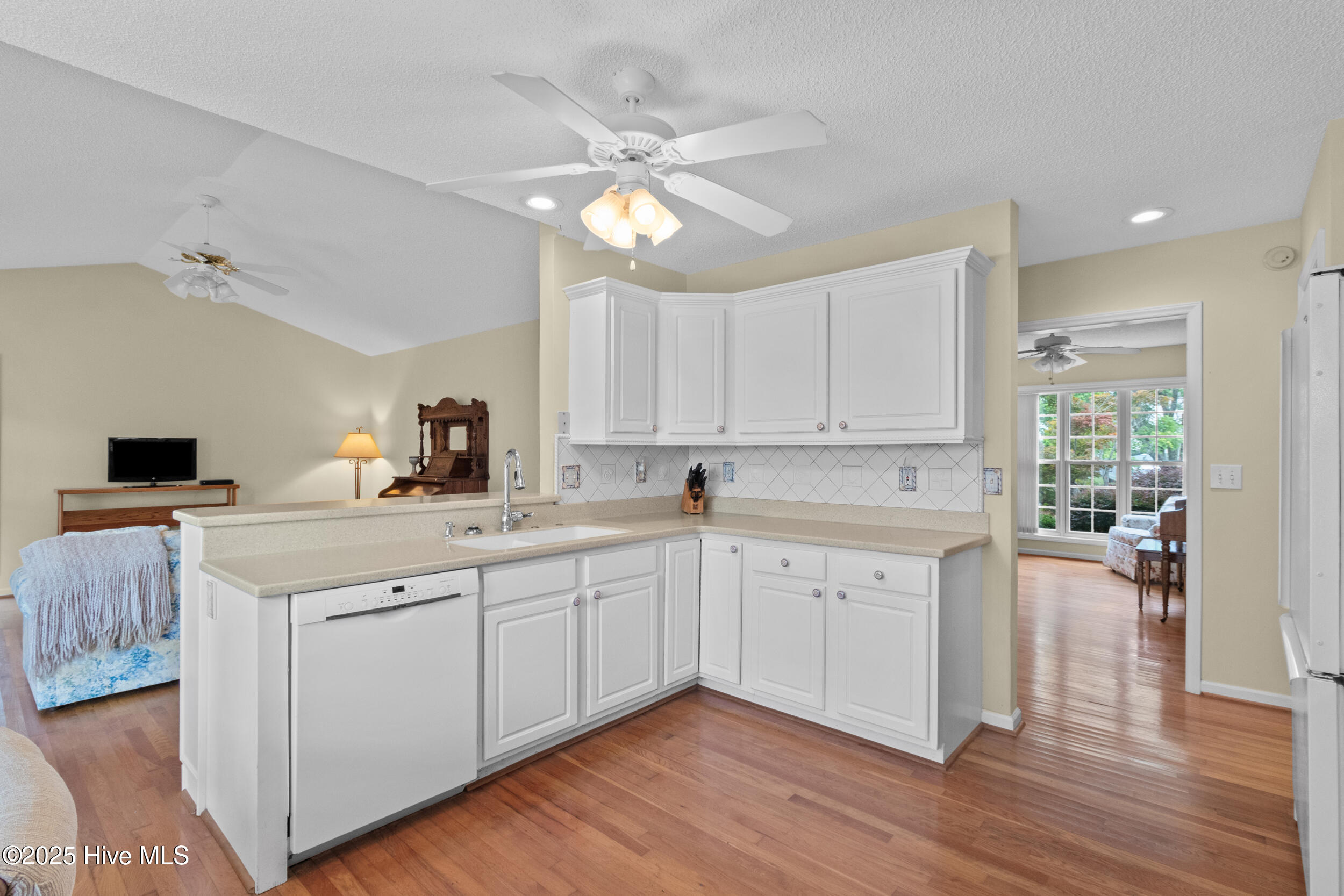 Carolina Beach, North Carolina, 28428, United States, 3 Bedrooms Bedrooms, ,2 BathroomsBathrooms,Residential,For Sale,1890740