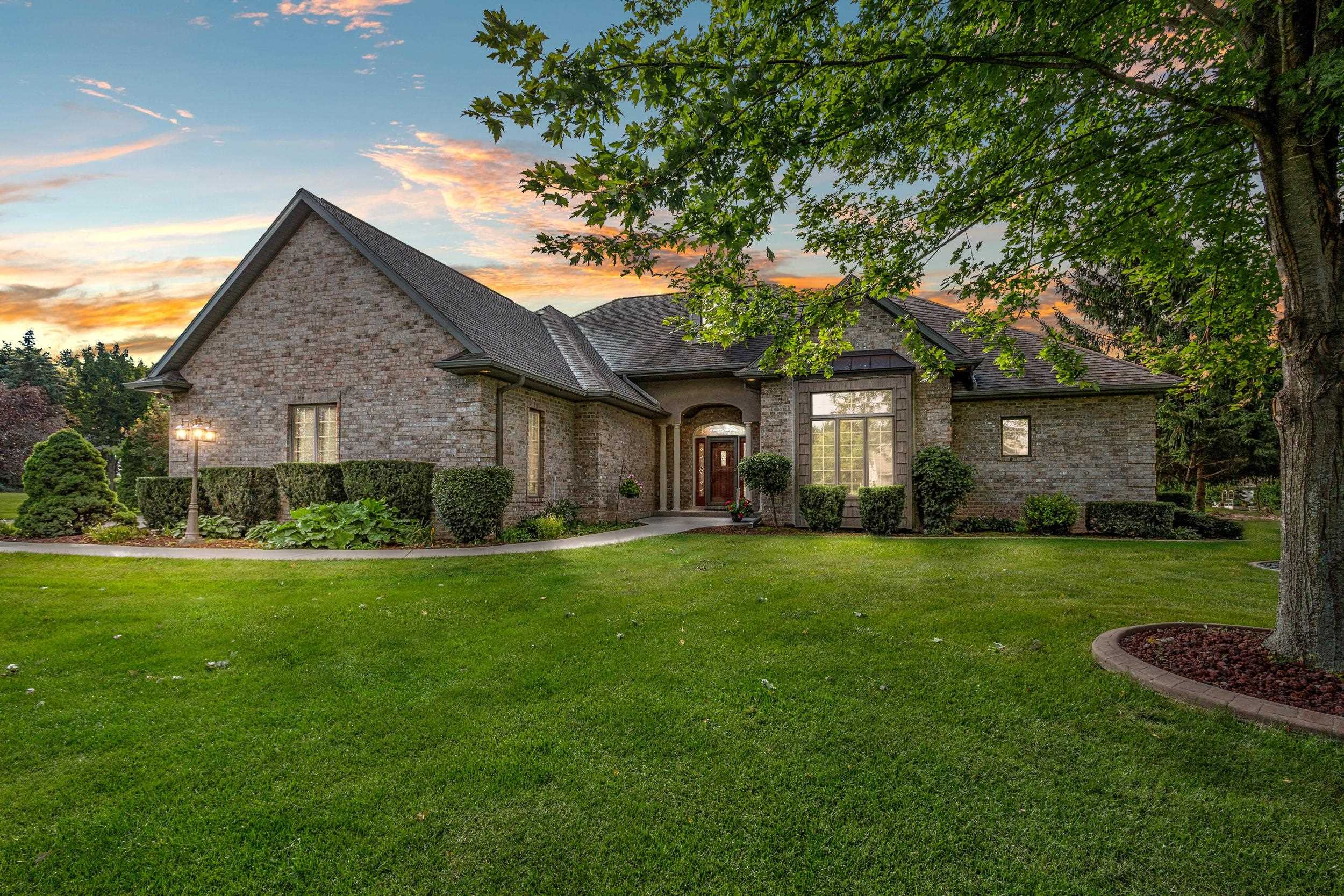 Neenah, Wisconsin, 54956, United States, 3 Bedrooms Bedrooms, ,4 BathroomsBathrooms,Residential,For Sale,1938221