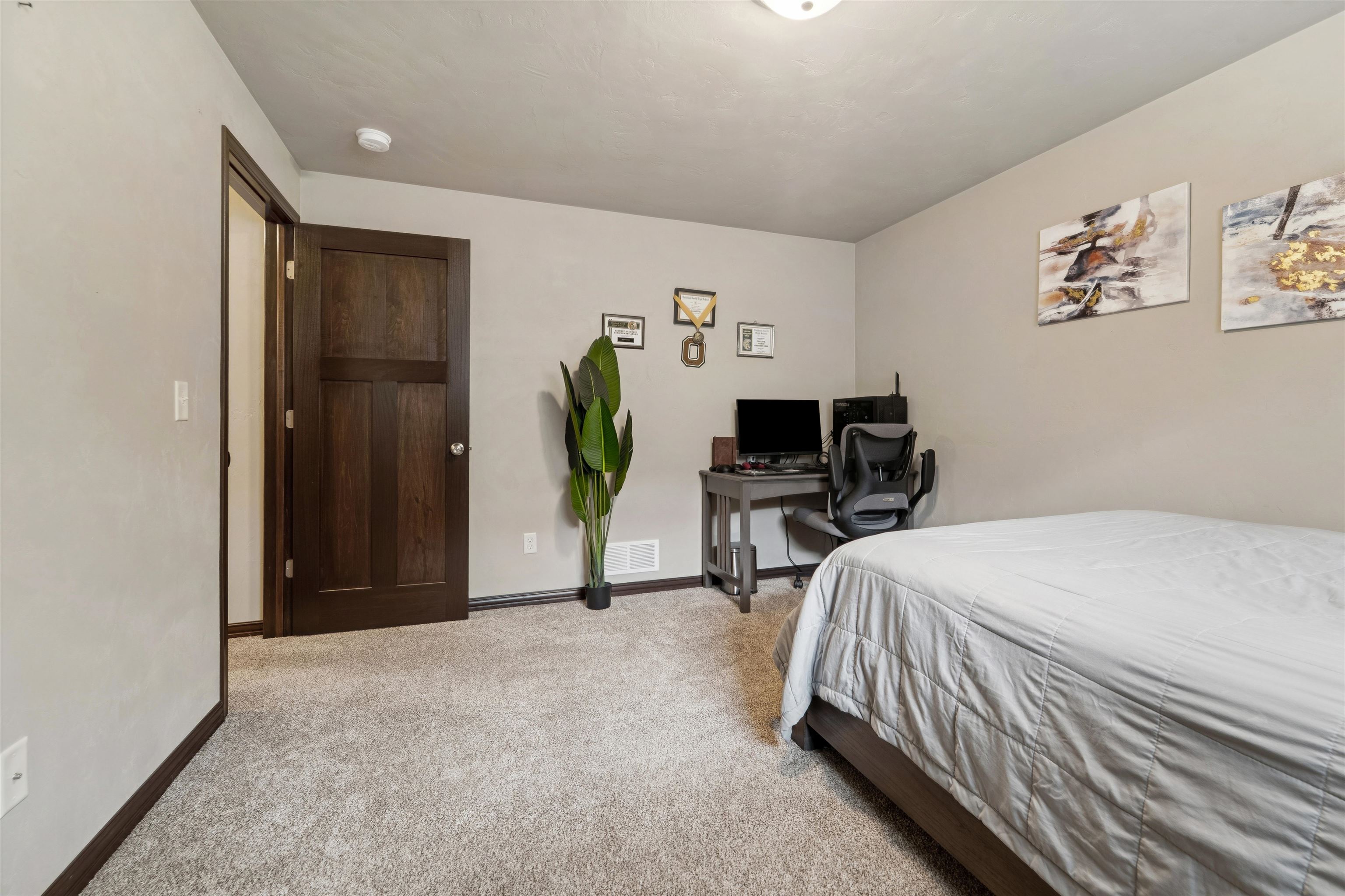 NEENAH, Wisconsin, 54956, United States, 4 Bedrooms Bedrooms, ,3 BathroomsBathrooms,Residential,For Sale,1988309