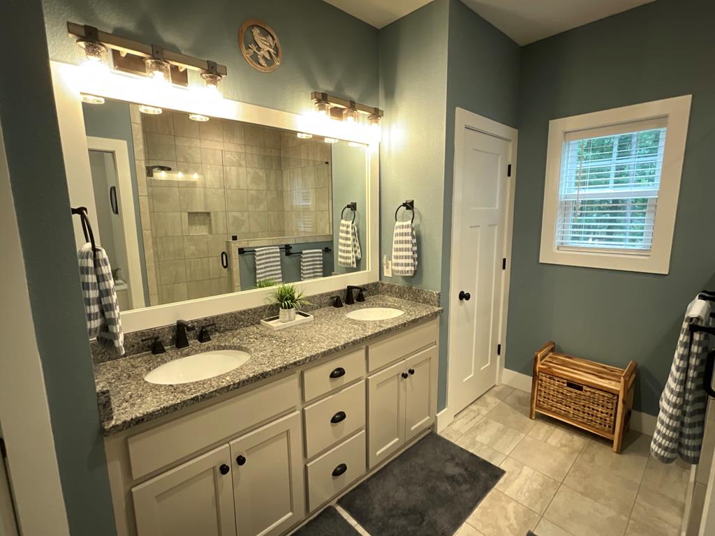 Ellijay, Georgia, 30540, United States, 3 Bedrooms Bedrooms, ,2 BathroomsBathrooms,Residential,For Sale,1911460