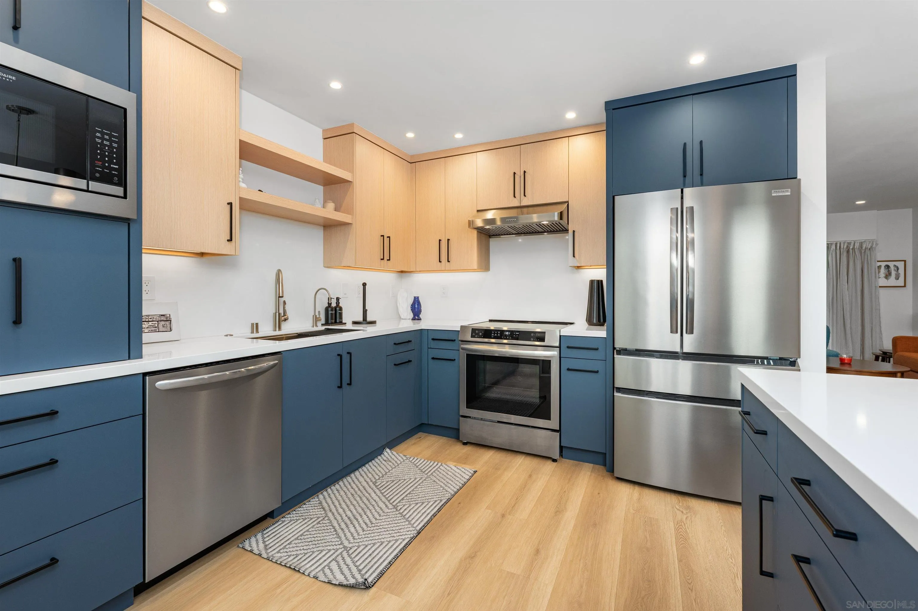 San Diego, California, 92111, United States, 2 Bedrooms Bedrooms, ,3 BathroomsBathrooms,Residential,For Sale,2003271