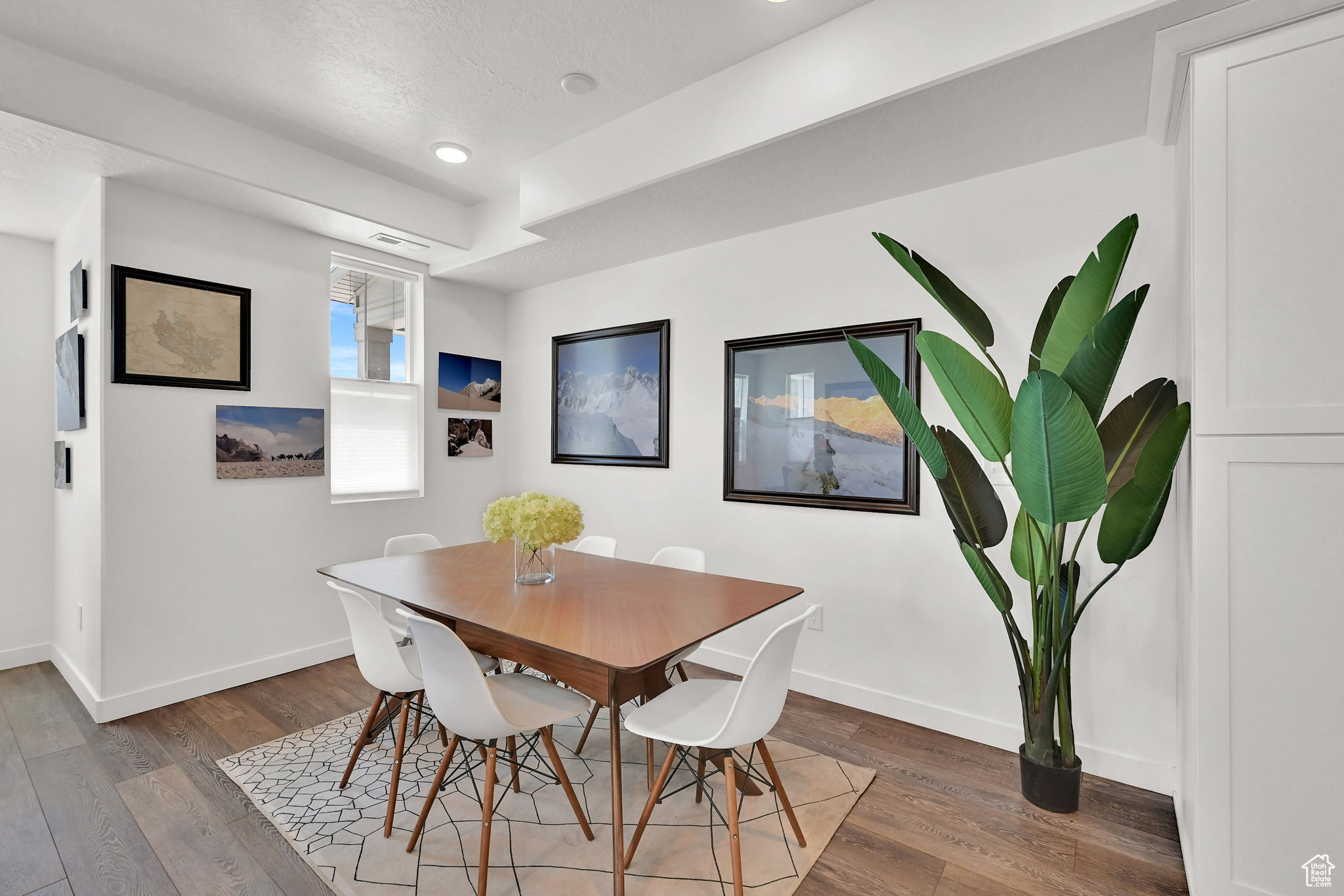 Sandy, Utah, 84070, United States, 3 Bedrooms Bedrooms, ,3 BathroomsBathrooms,Residential,For Sale,1895888