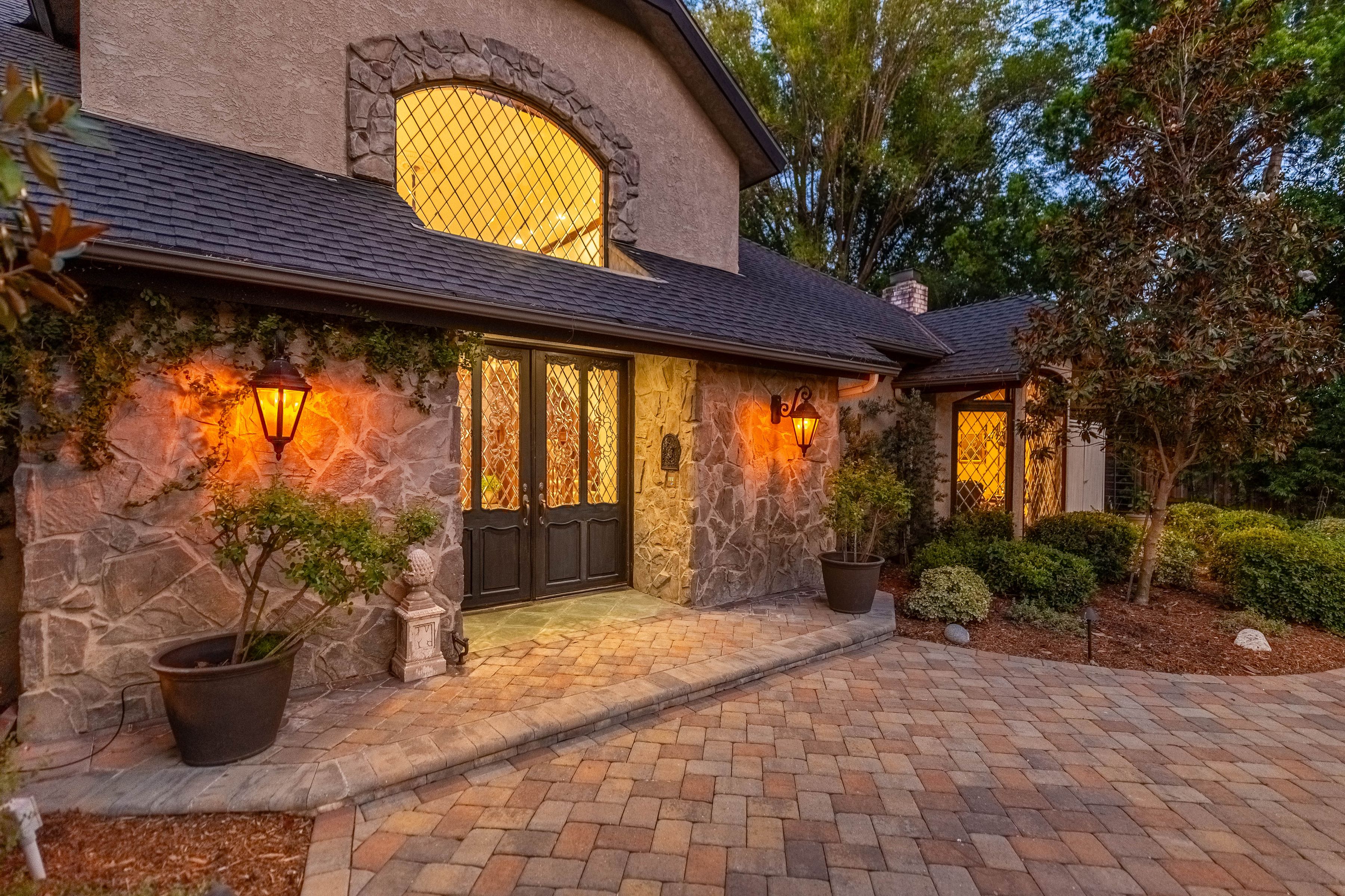  Gated Estate on Nearly 2 Acres - 物件實景
