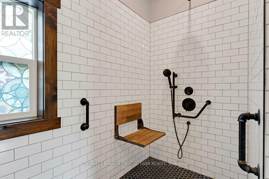 TAY VALLEY, Ontario, K0H 2B0, CA, 2 Bedrooms Bedrooms, ,1 BathroomBathrooms,Residential,For Sale,1866349
