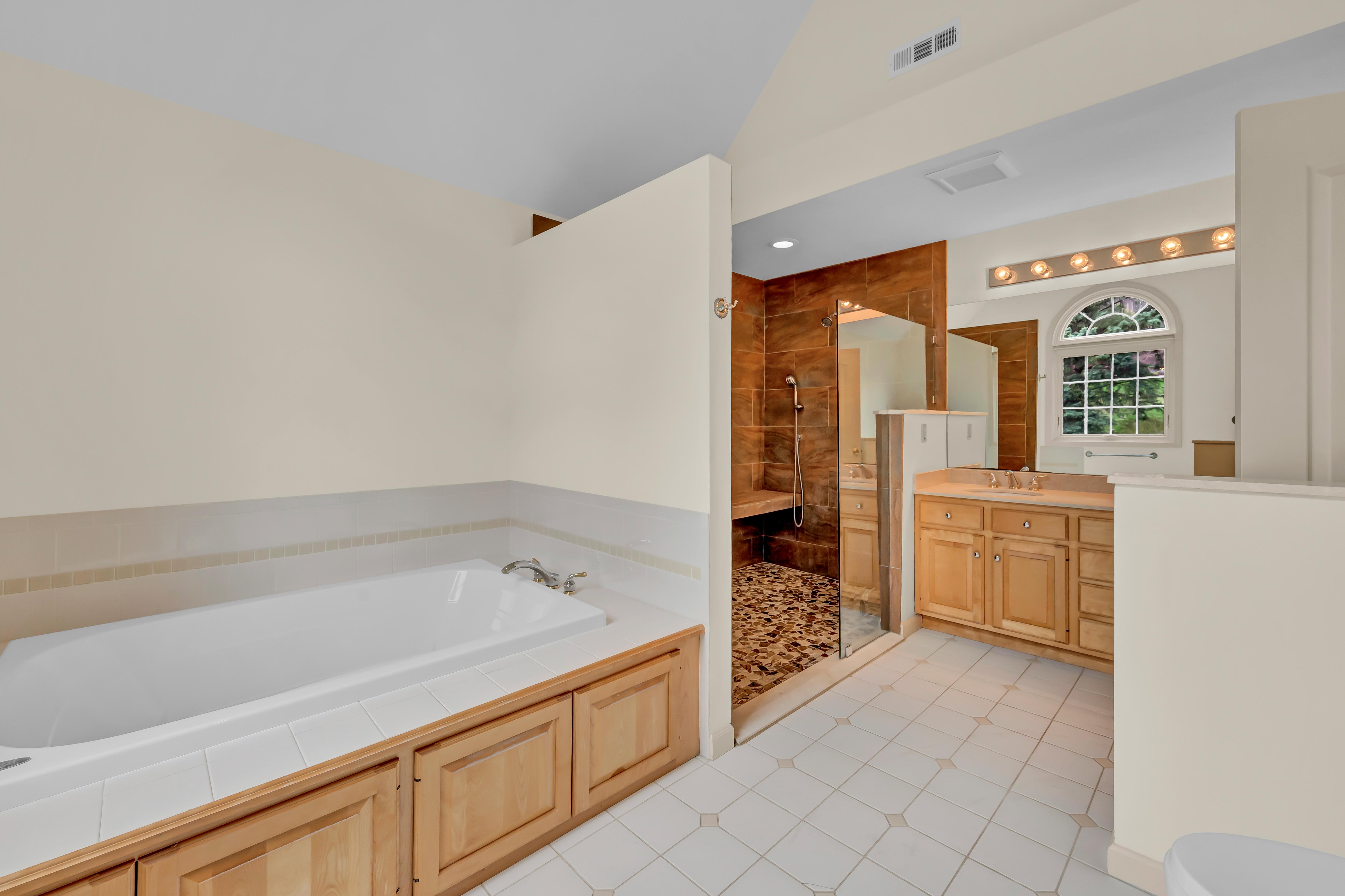  Majestic Custom Colonial - 物件實景