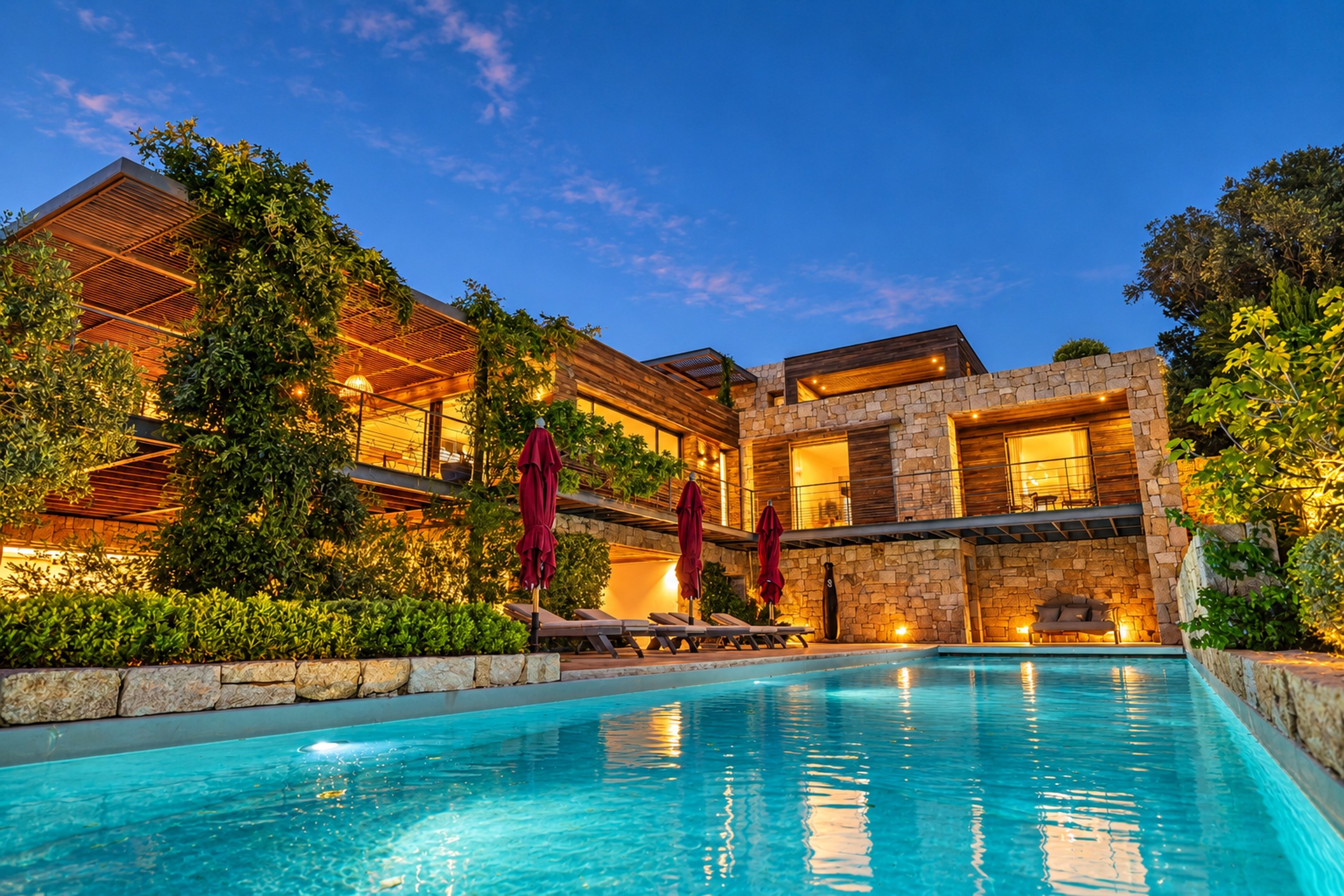  ARCHITECT-DESIGNED VILLA - PRIVATE WATERFRONT ESTATE OF CALA D