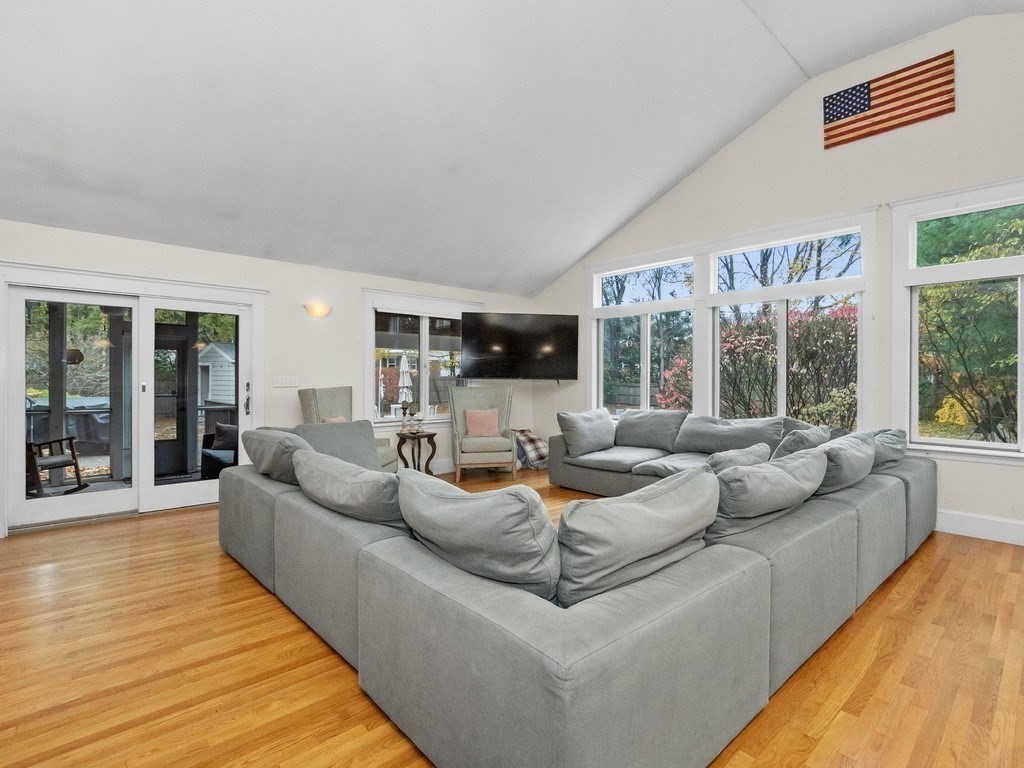 Waltham, Massachusetts, 02451, United States, 4 Bedrooms Bedrooms, ,4 BathroomsBathrooms,Residential,For Sale,1996187