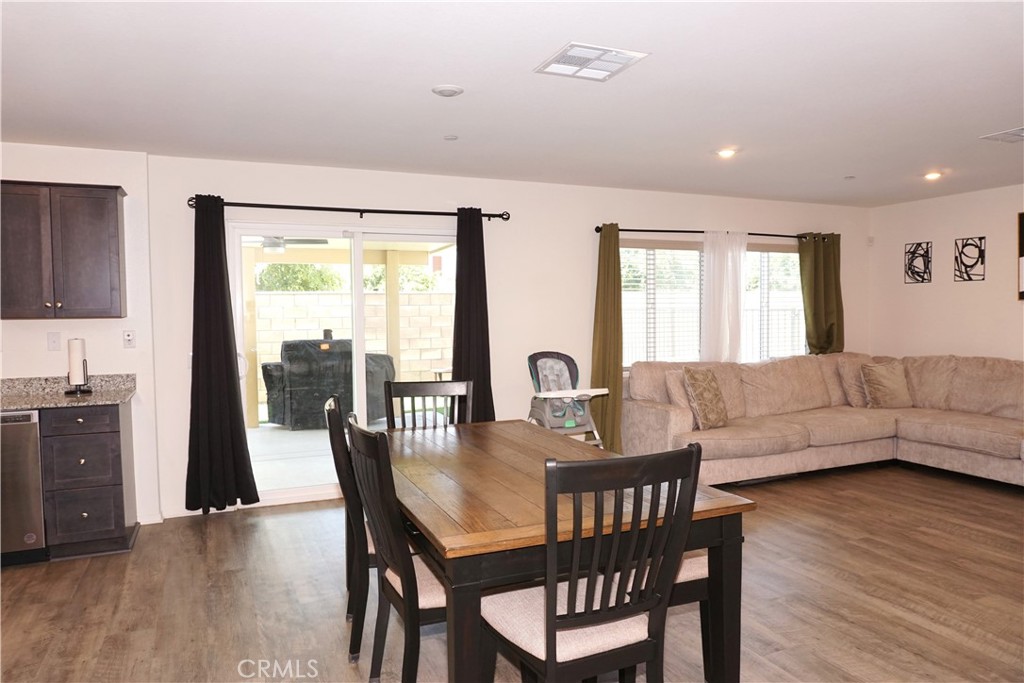 Hemet, California, 92543, United States, 5 Bedrooms Bedrooms, ,3 BathroomsBathrooms,Residential,For Sale,1826909
