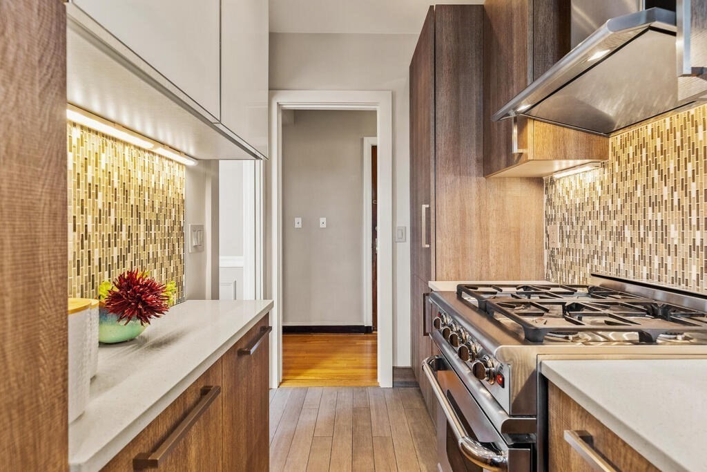 Cambridge, Massachusetts, 02140, United States, 2 Bedrooms Bedrooms, ,1 BathroomBathrooms,Residential,For Sale,1942143