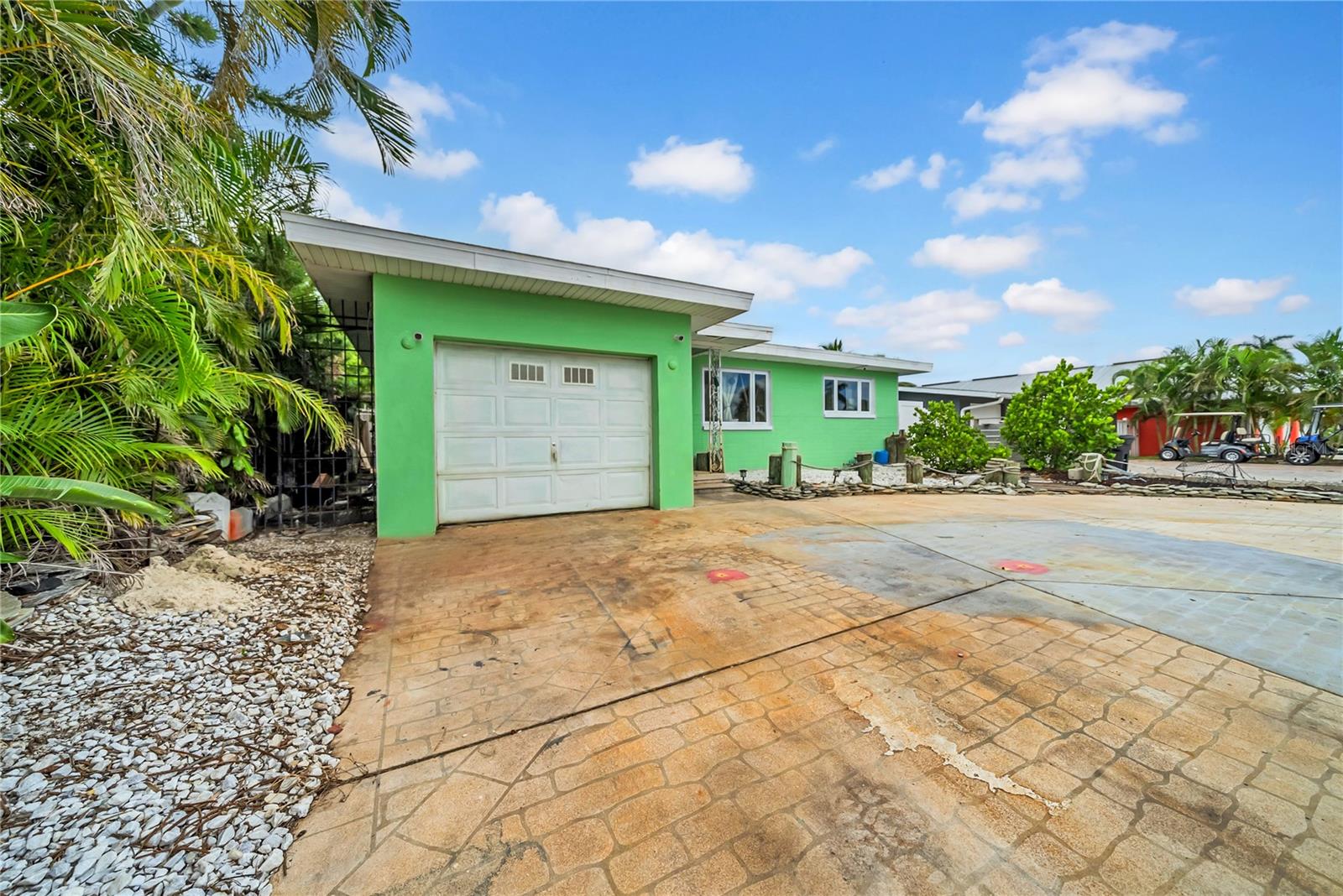 Redington Beach, Florida, 33708, United States, 2 Bedrooms Bedrooms, ,2 BathroomsBathrooms,Residential,For Sale,1978870