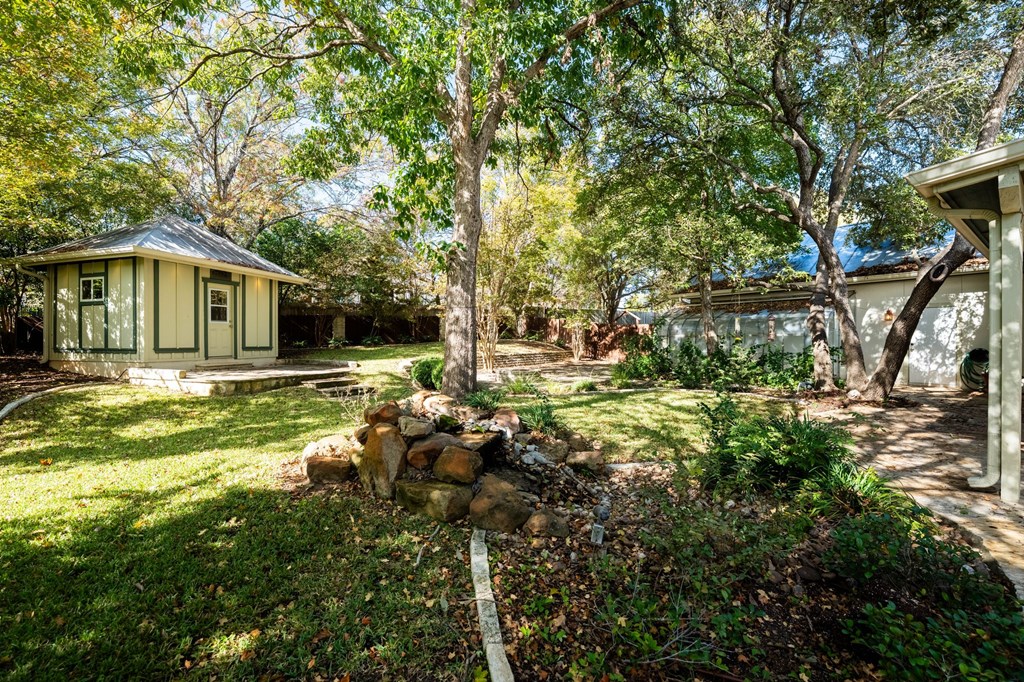 Kerrville, Texas, 78028, United States, 3 Bedrooms Bedrooms, ,5 BathroomsBathrooms,Residential,For Sale,2002478