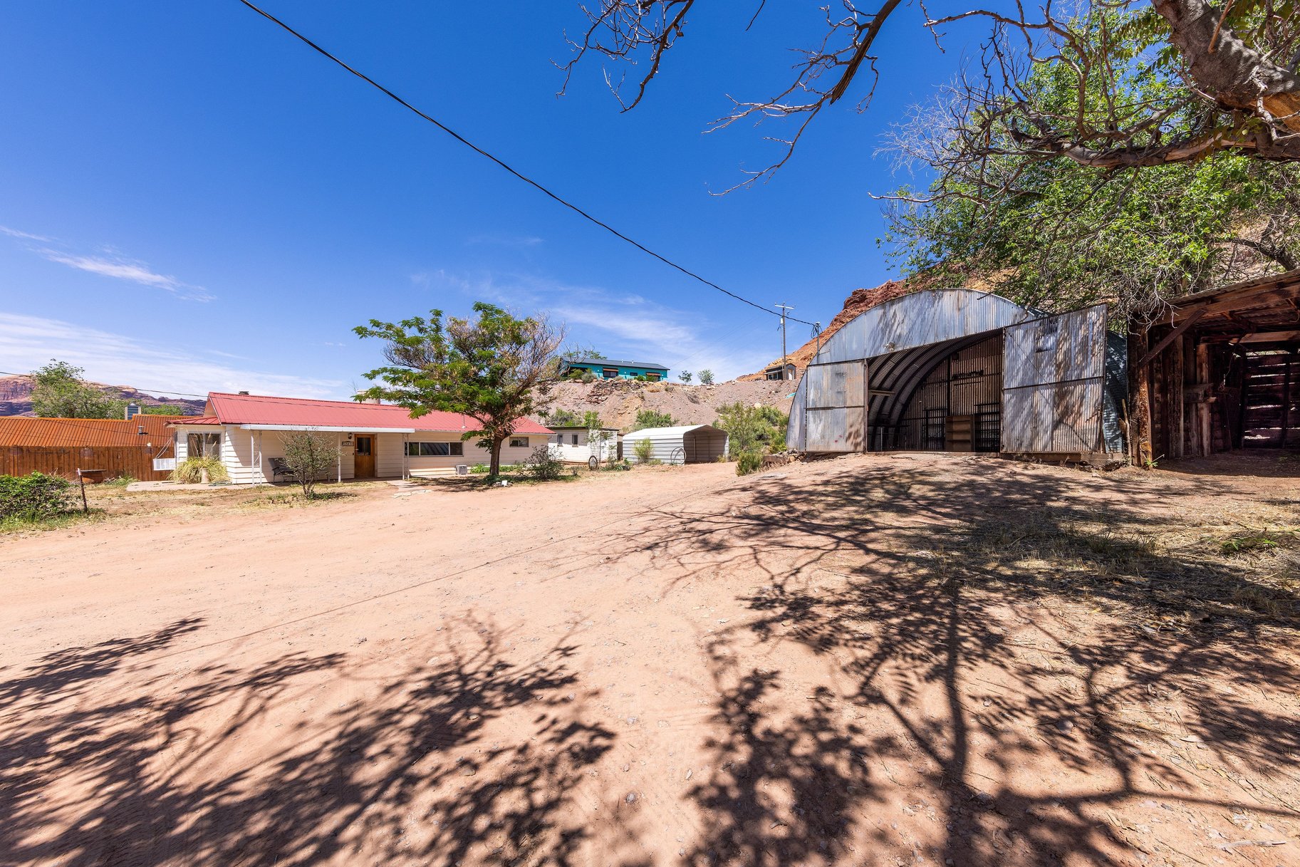  Fixer-Upper Opportunity - Priced to Sell - 物件實景