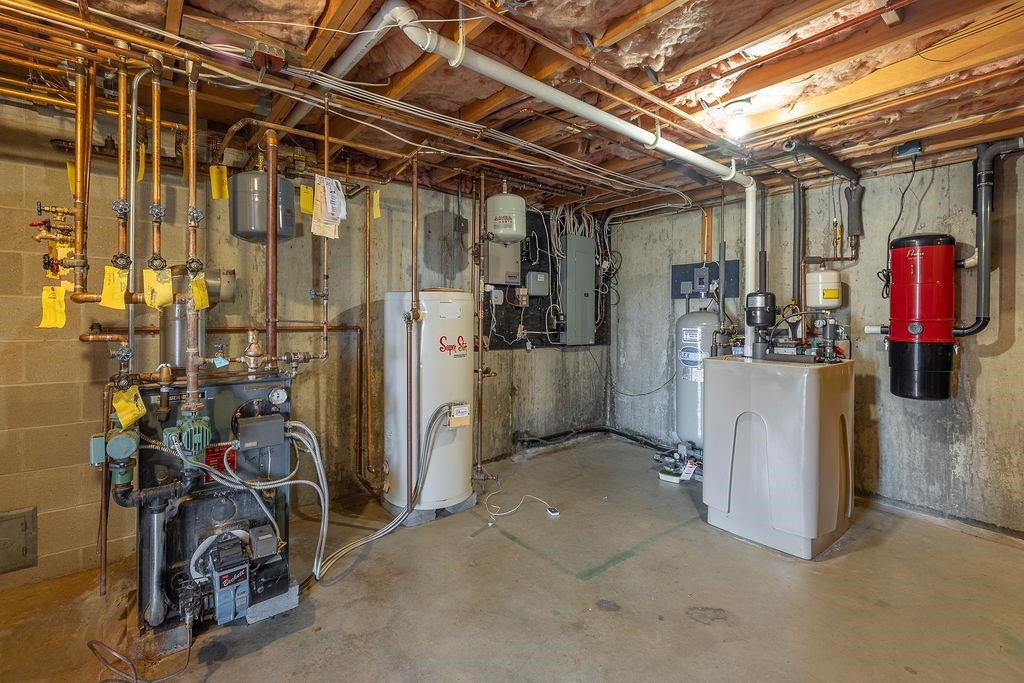 Bow, New Hampshire, 03304, United States, 4 Bedrooms Bedrooms, ,6 BathroomsBathrooms,Residential,For Sale,1989692