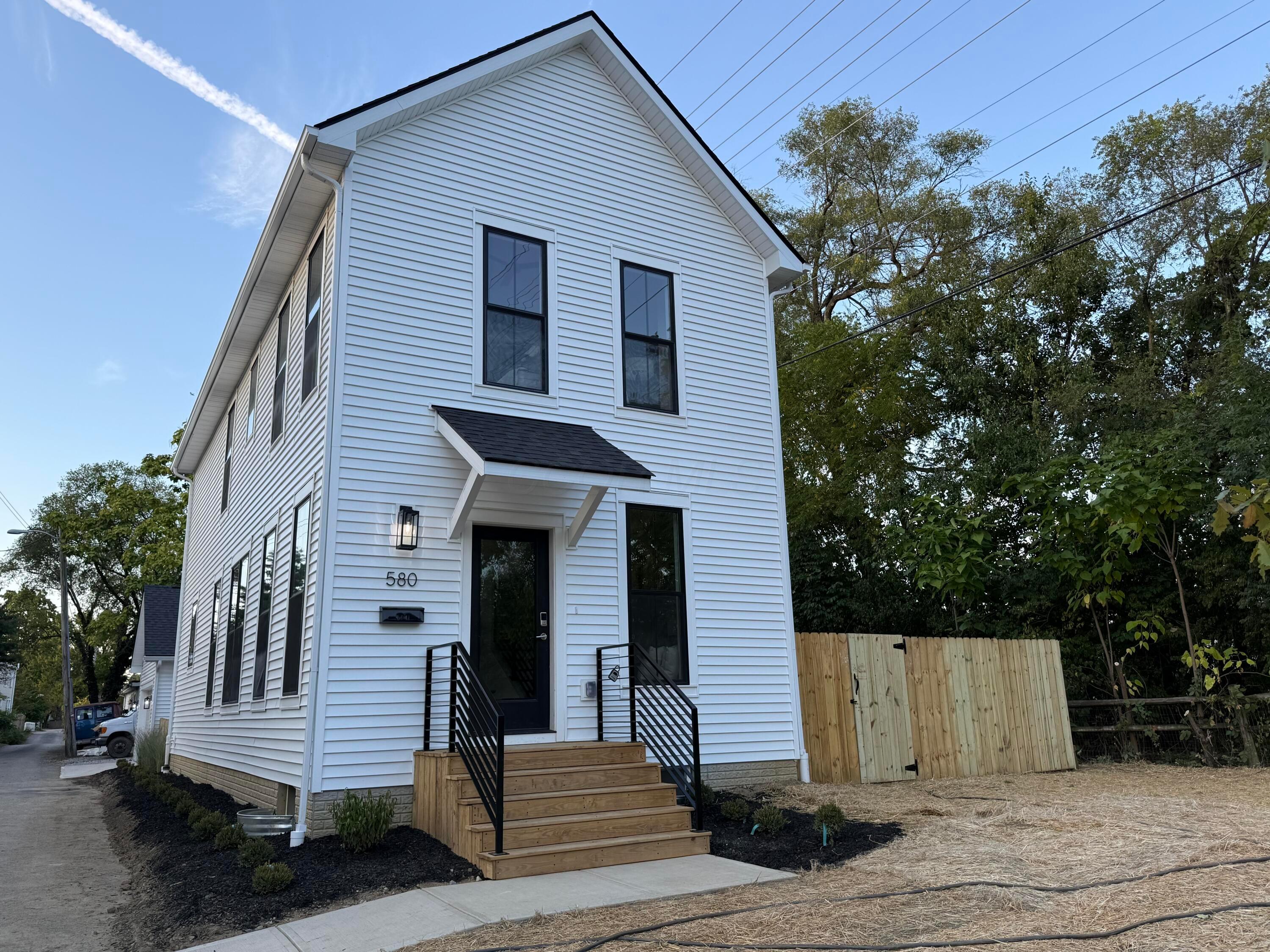 Columbus, Ohio, 43202, United States, 3 Bedrooms Bedrooms, ,3 BathroomsBathrooms,Residential,For Sale,1947098