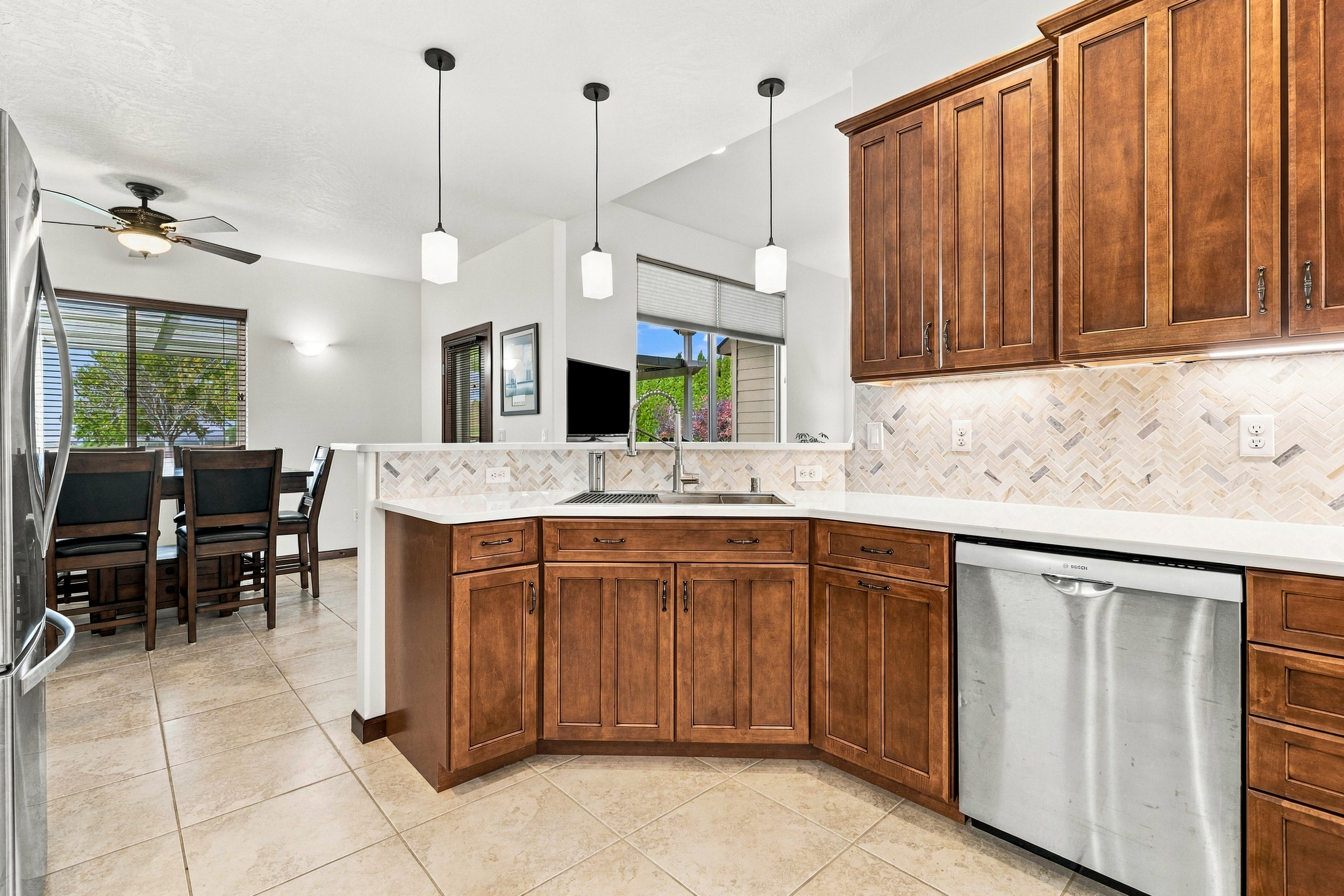  1.25 acres w vineyard views/mountain custom home - 物件實景