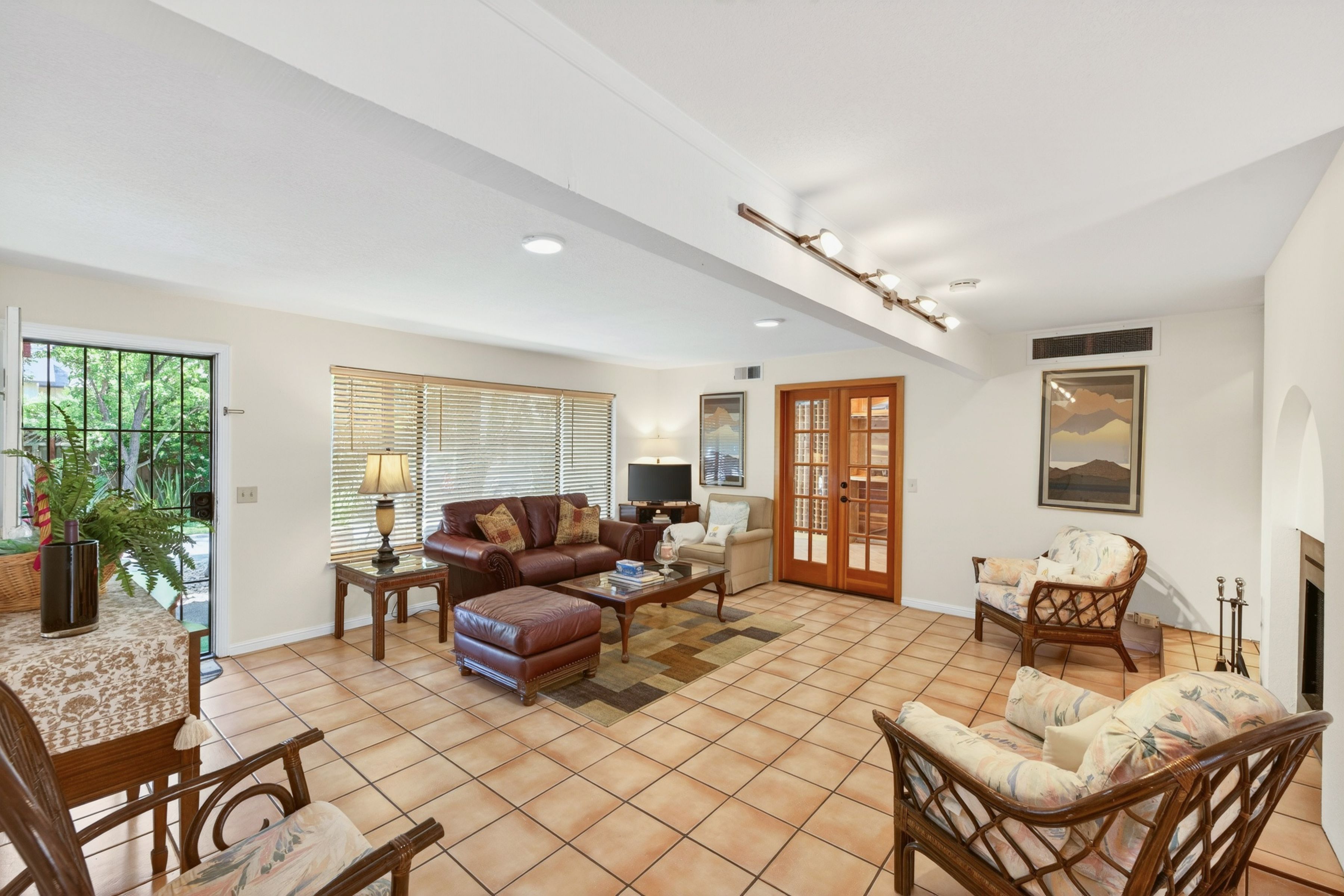  847 W. Spain Street, #8 - 物件實景