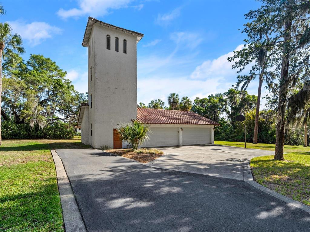 Eustis, Florida, 32736, United States, 6 Bedrooms Bedrooms, ,6 BathroomsBathrooms,Residential,For Sale,1805278