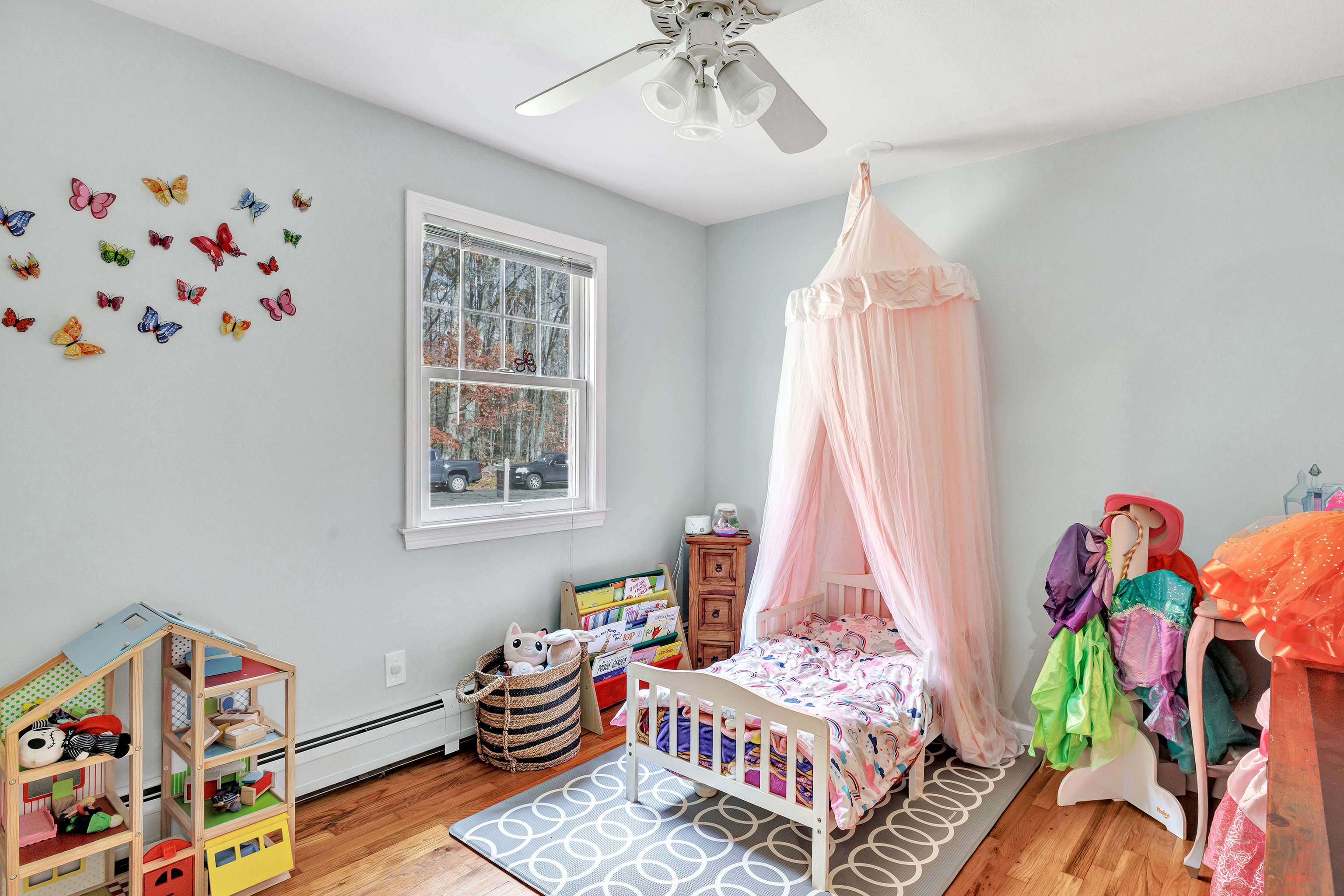 Monroe, Connecticut, 06468, United States, 4 Bedrooms Bedrooms, ,3 BathroomsBathrooms,Residential,For Sale,1989418