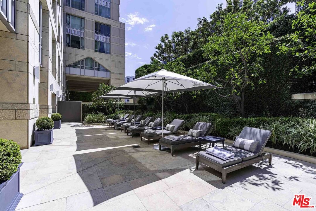 Los Angeles, California, 90024, United States, 2 Bedrooms Bedrooms, ,3 BathroomsBathrooms,Residential,For Sale,1840834