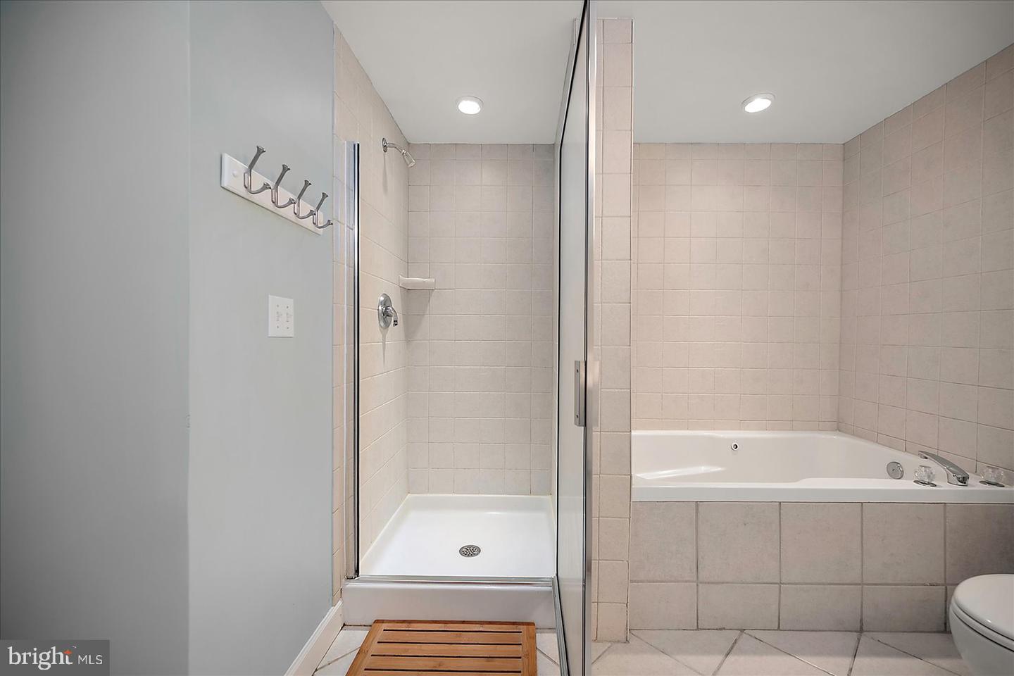 Ocean City, Maryland, 21842, United States, 3 Bedrooms Bedrooms, ,2 BathroomsBathrooms,Residential,For Sale,1947953
