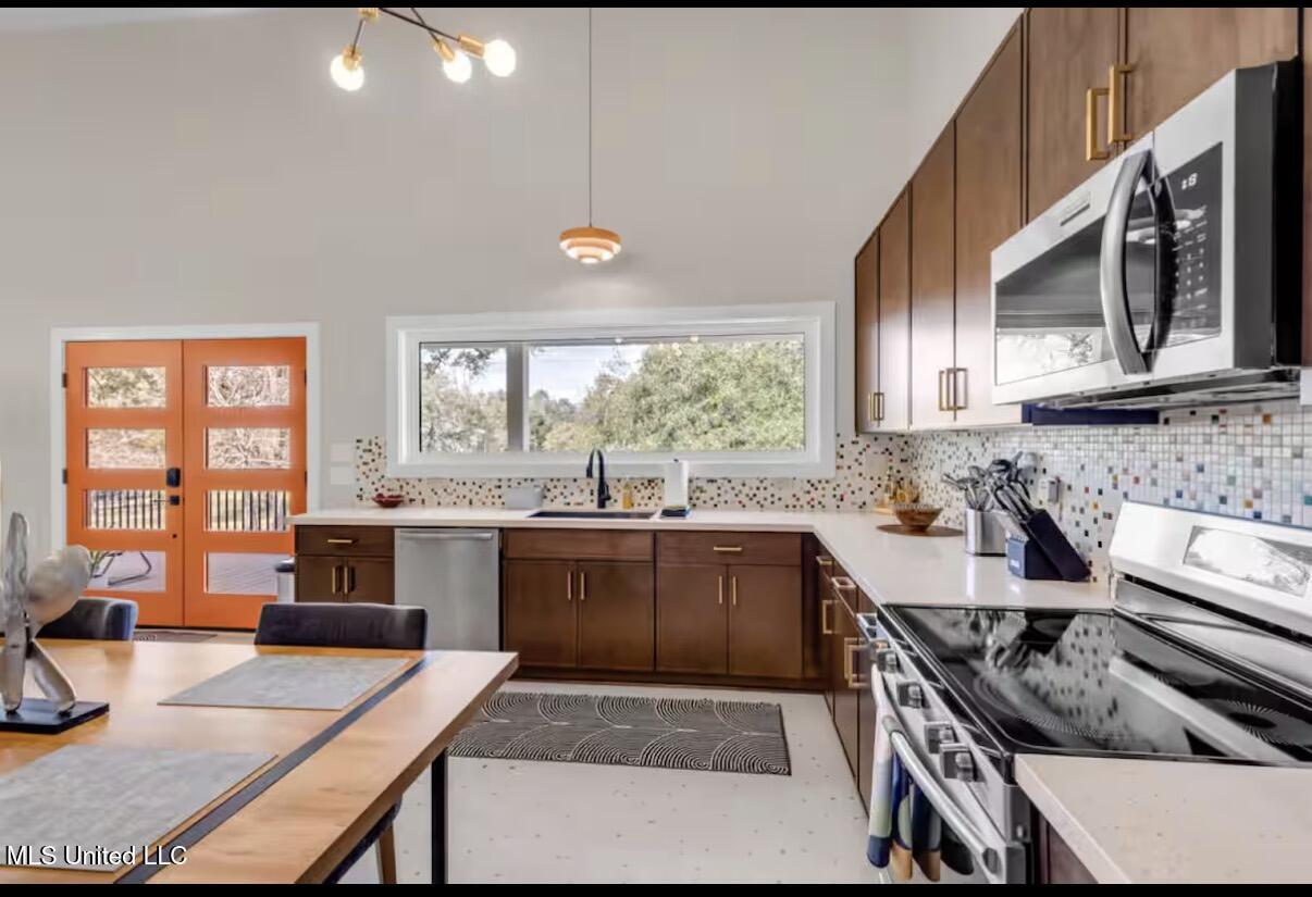 Bay Saint Louis, Mississippi, 39520, United States, 2 Bedrooms Bedrooms, ,2 BathroomsBathrooms,Residential,For Sale,1968708